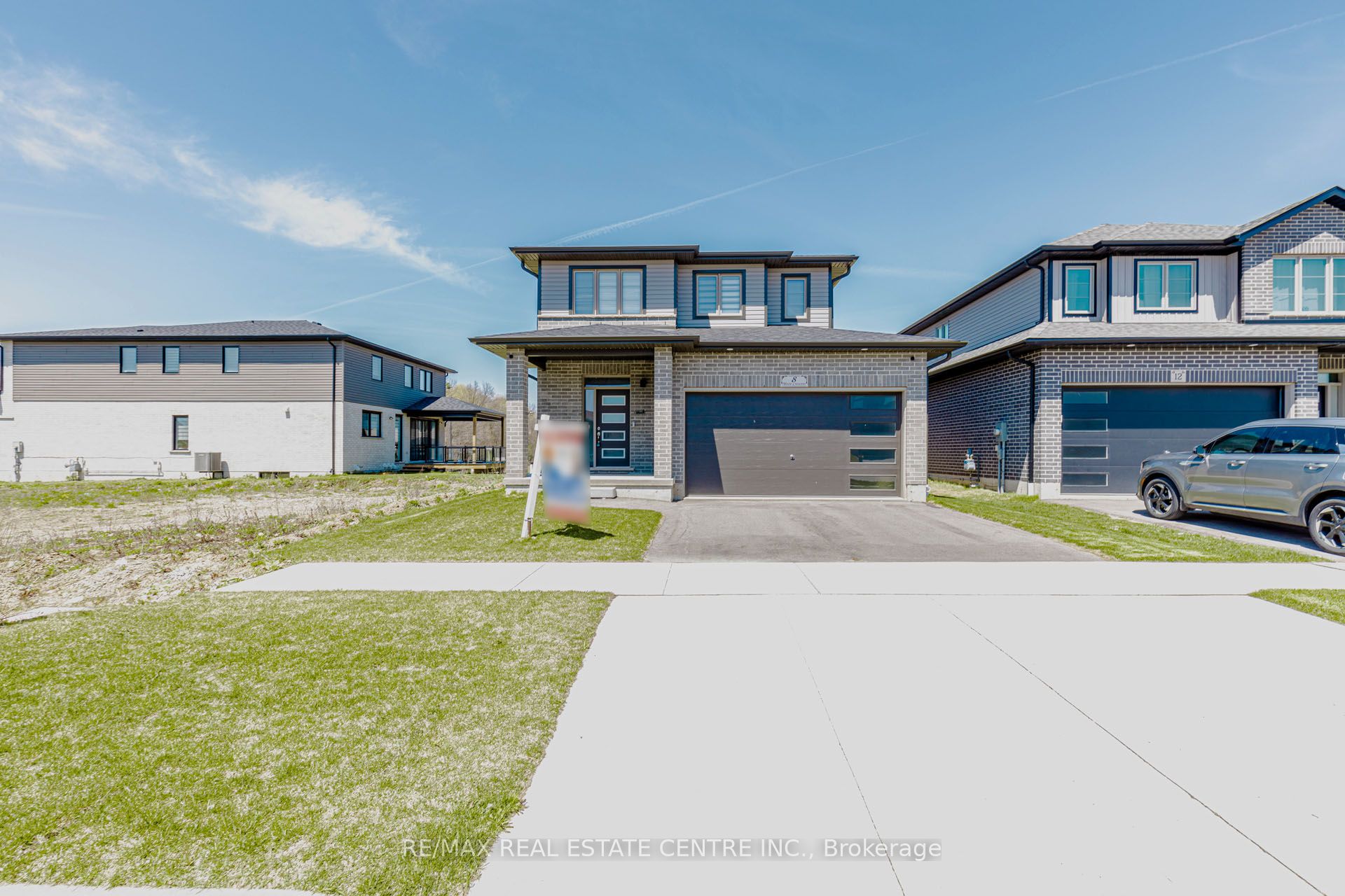 8 Moon Crescent