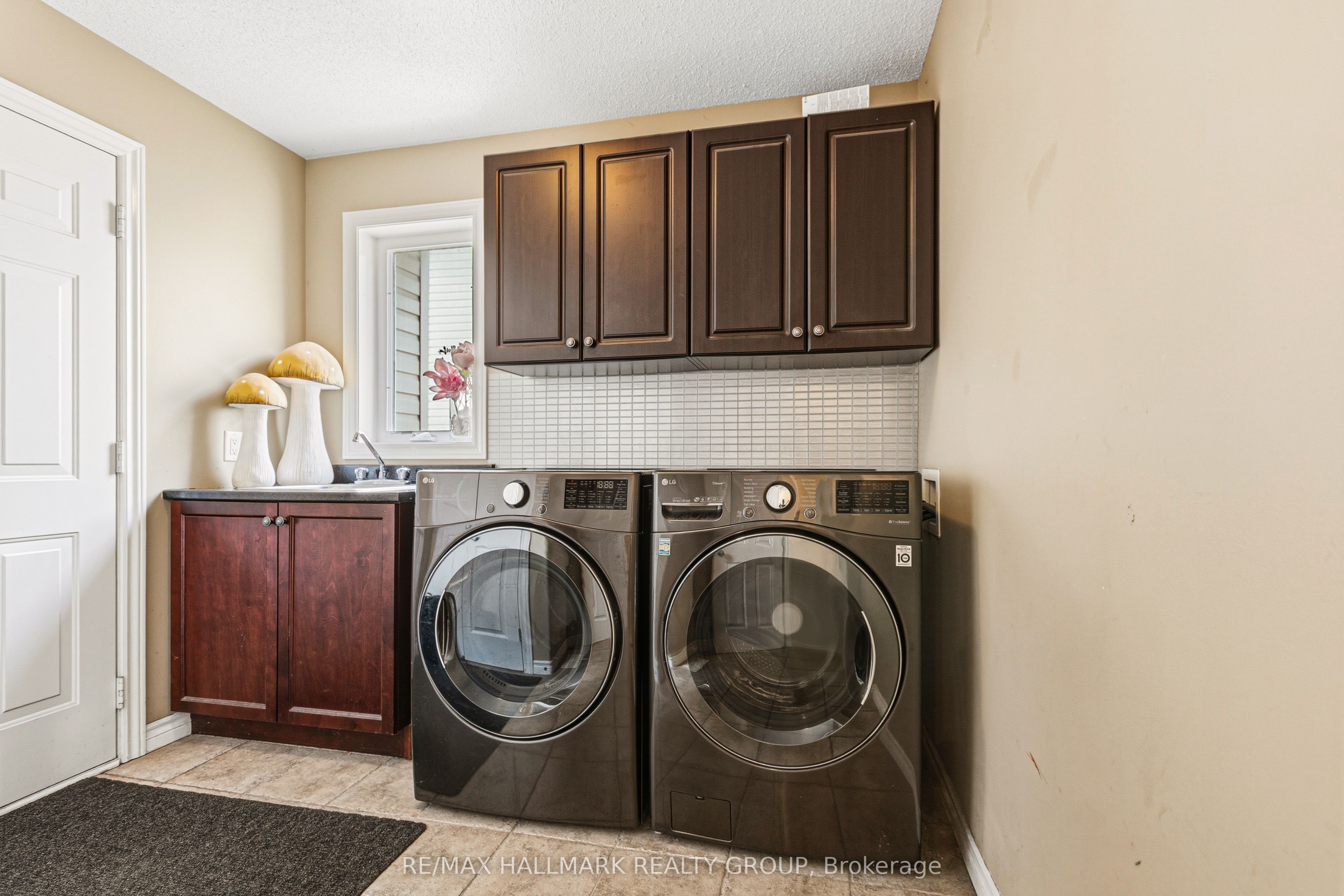 9 Blackshire Circle Property Photo 43