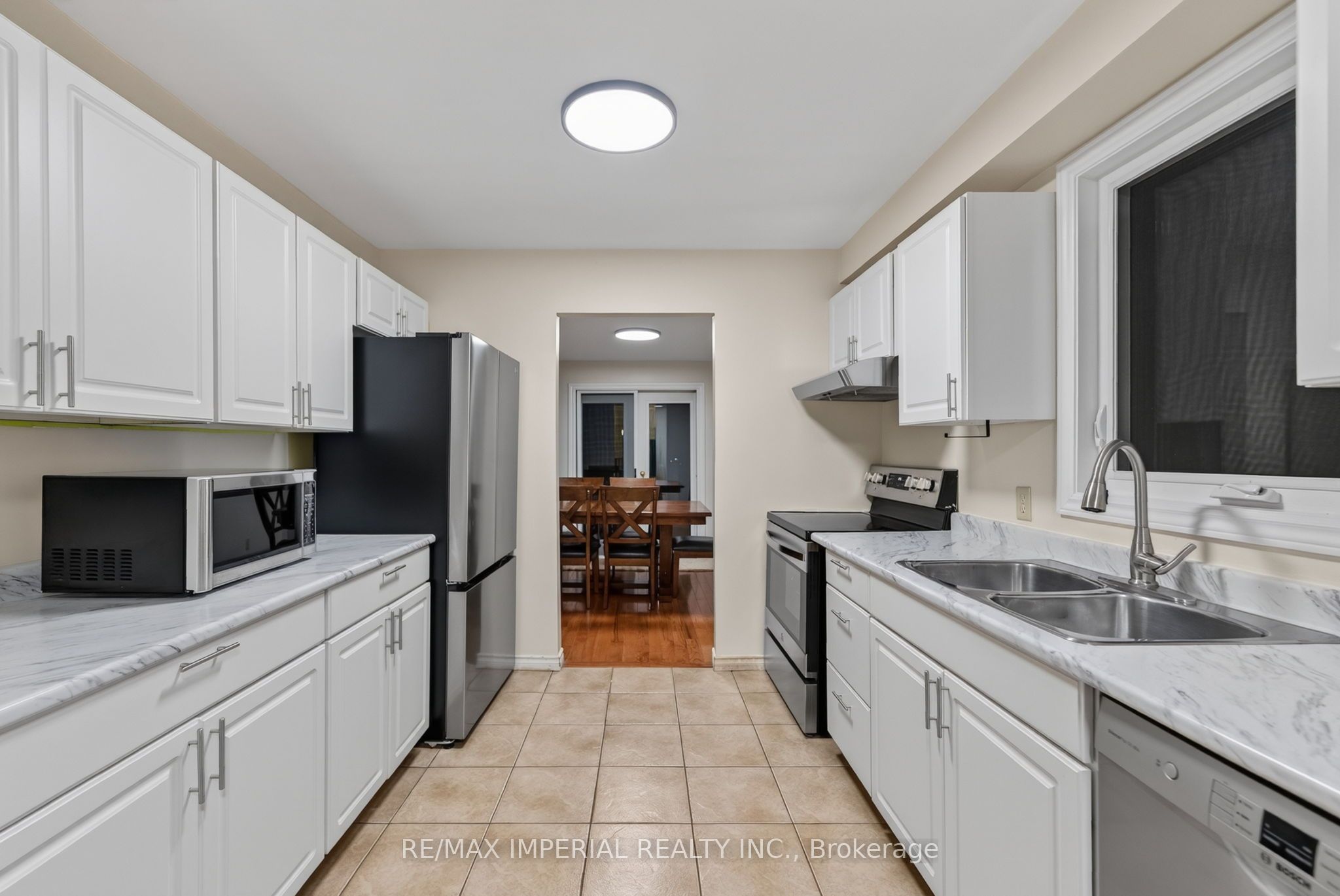 60 Radcliff Parkway Property Photo 7
