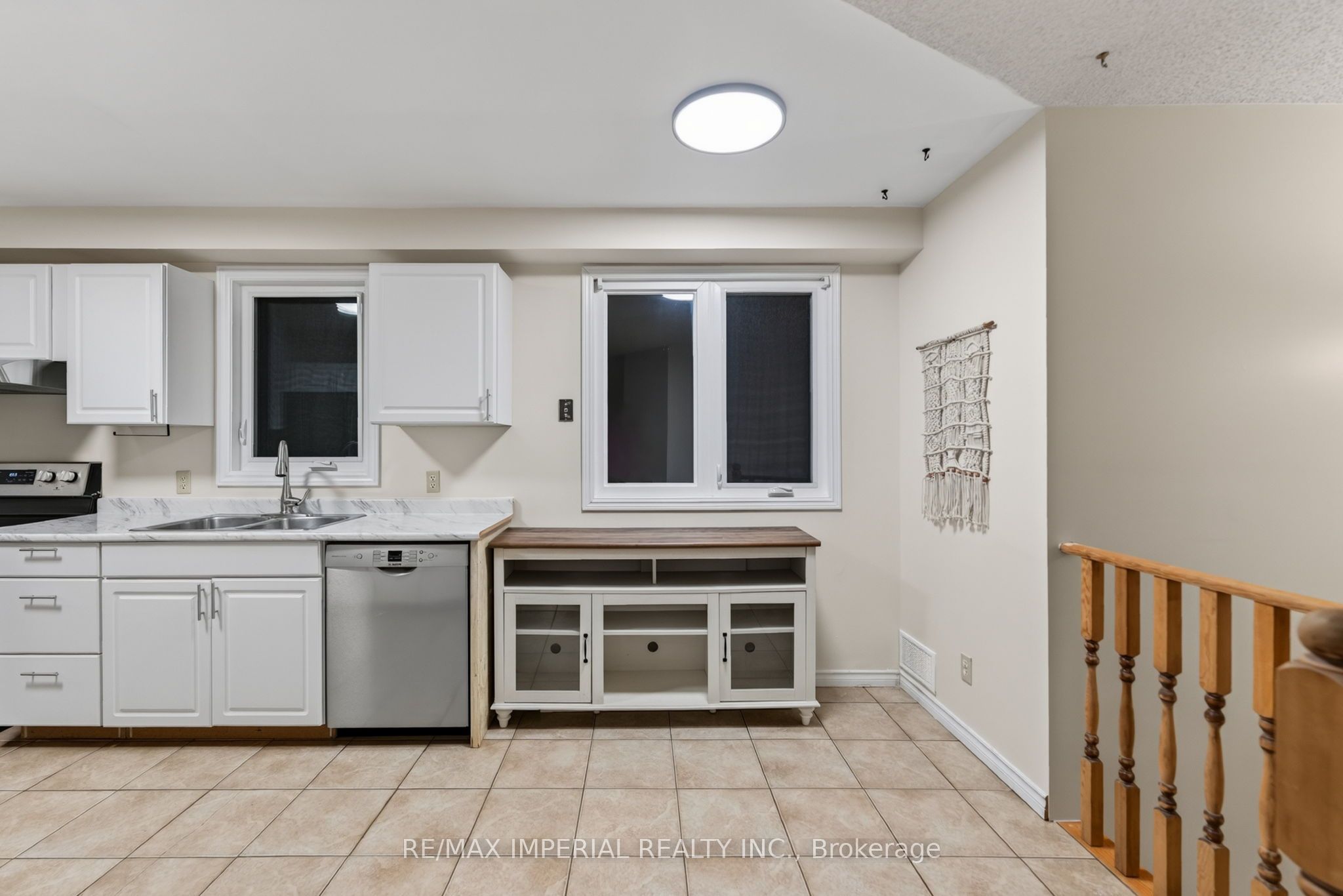 60 Radcliff Parkway Property Photo 12