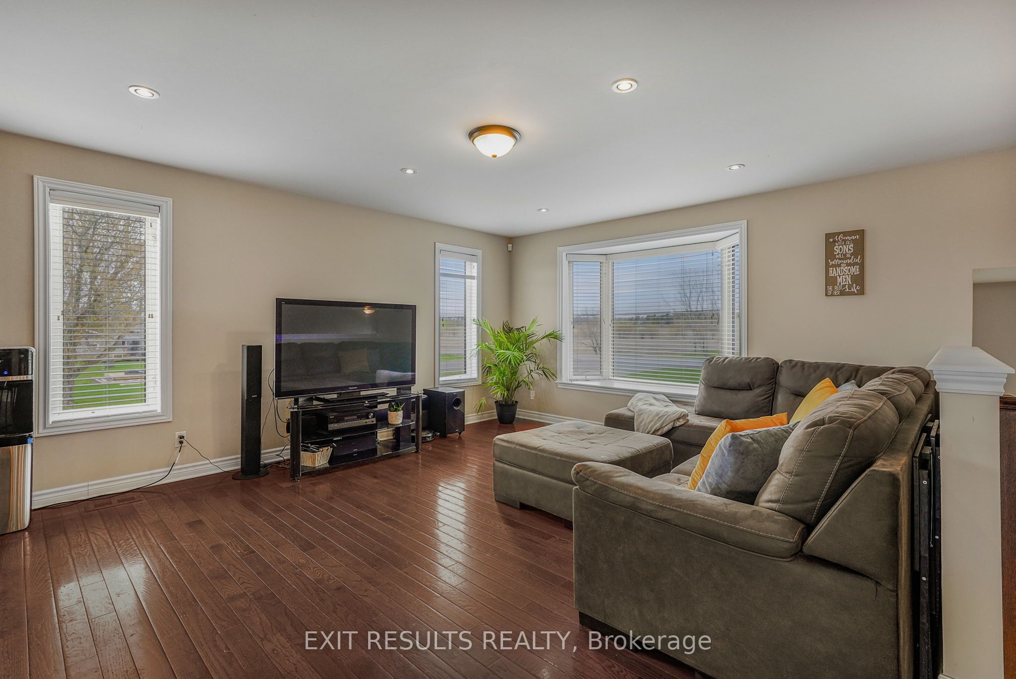 1887 Champlain Street Property Photo 7