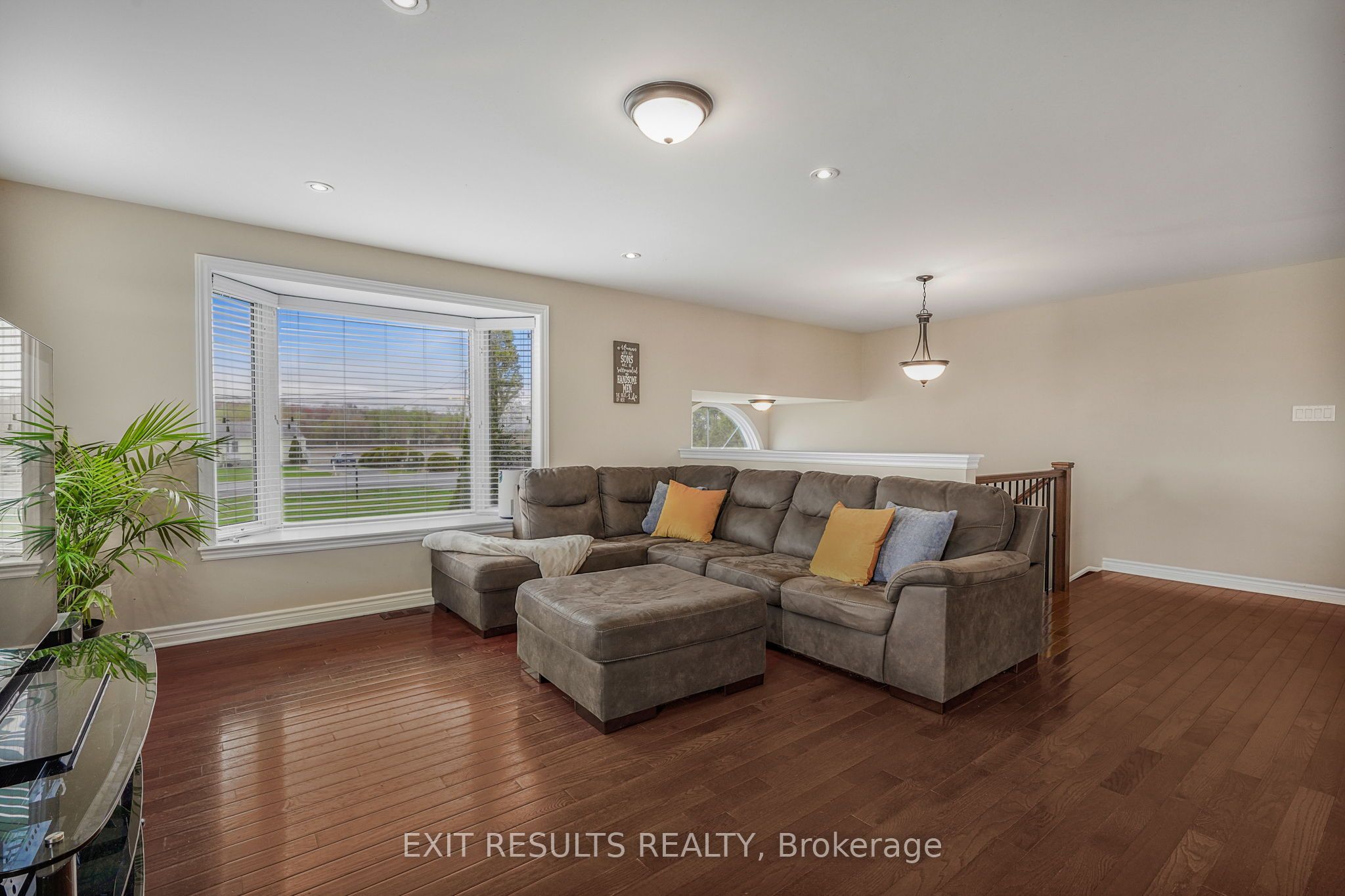 1887 Champlain Street Property Photo 8