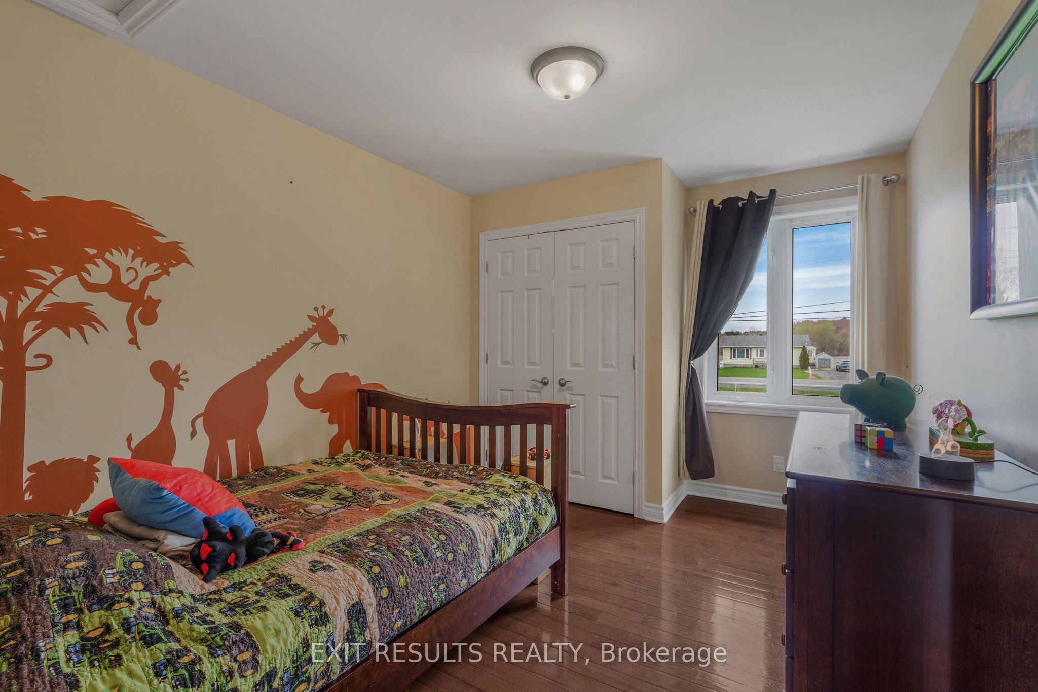 1887 Champlain Street Property Photo 18