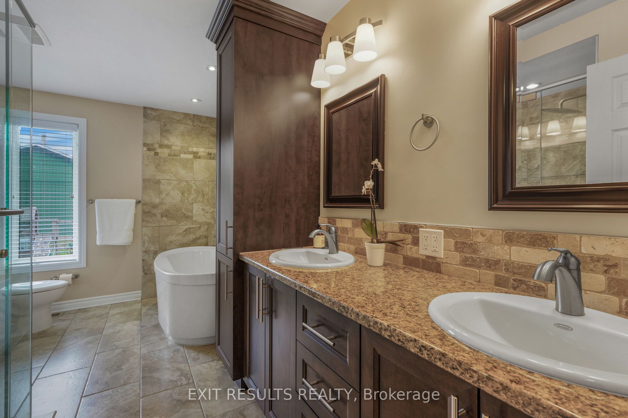 1887 Champlain Street Property Photo 19