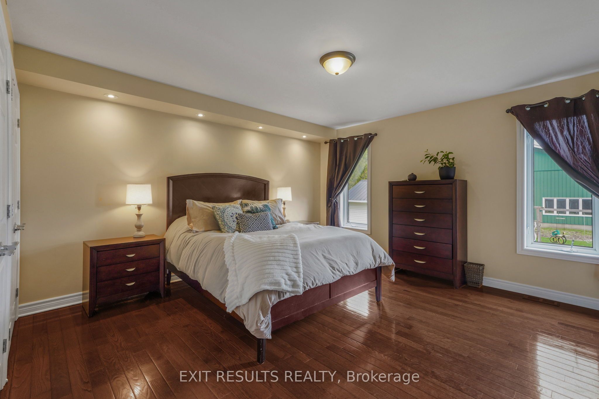 1887 Champlain Street Property Photo 21