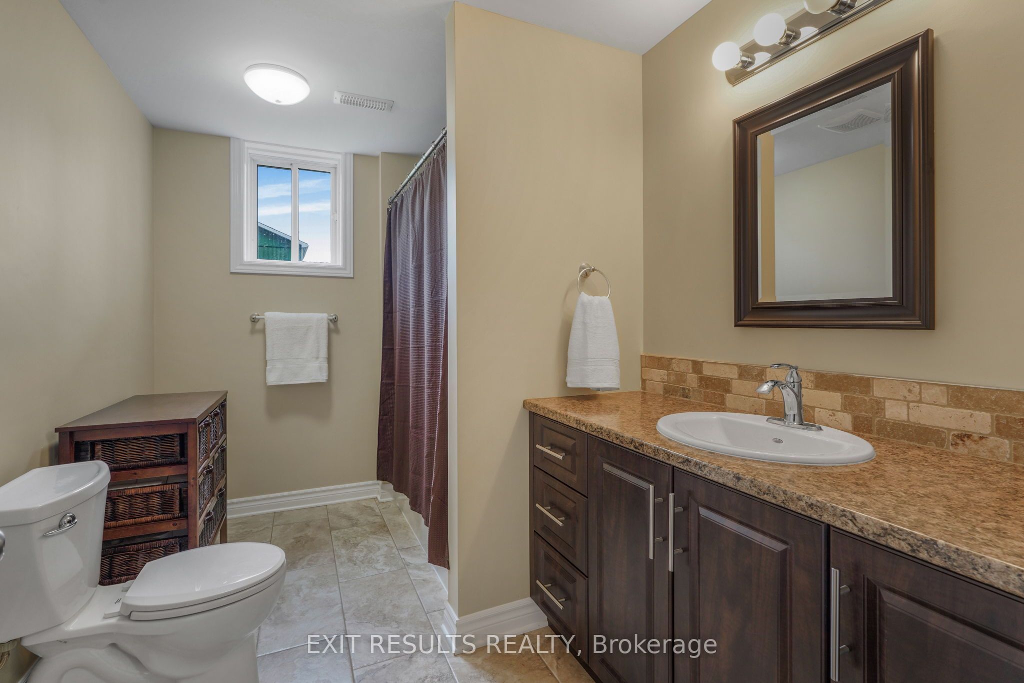 1887 Champlain Street Property Photo 27