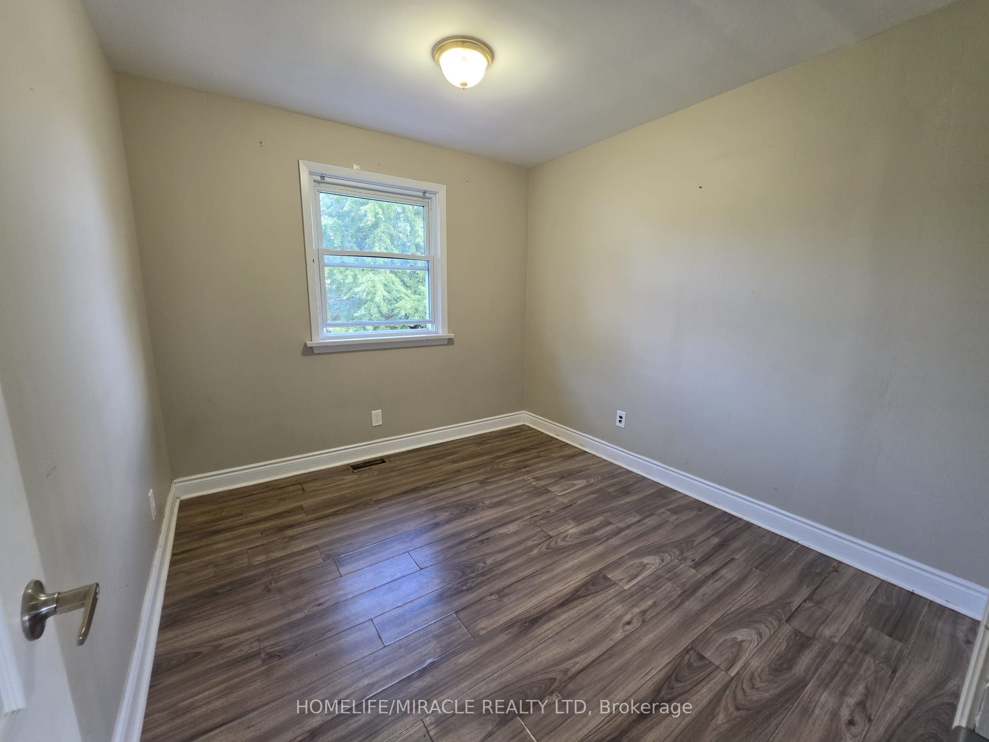 7150 Douglas Crescent Property Photo 7