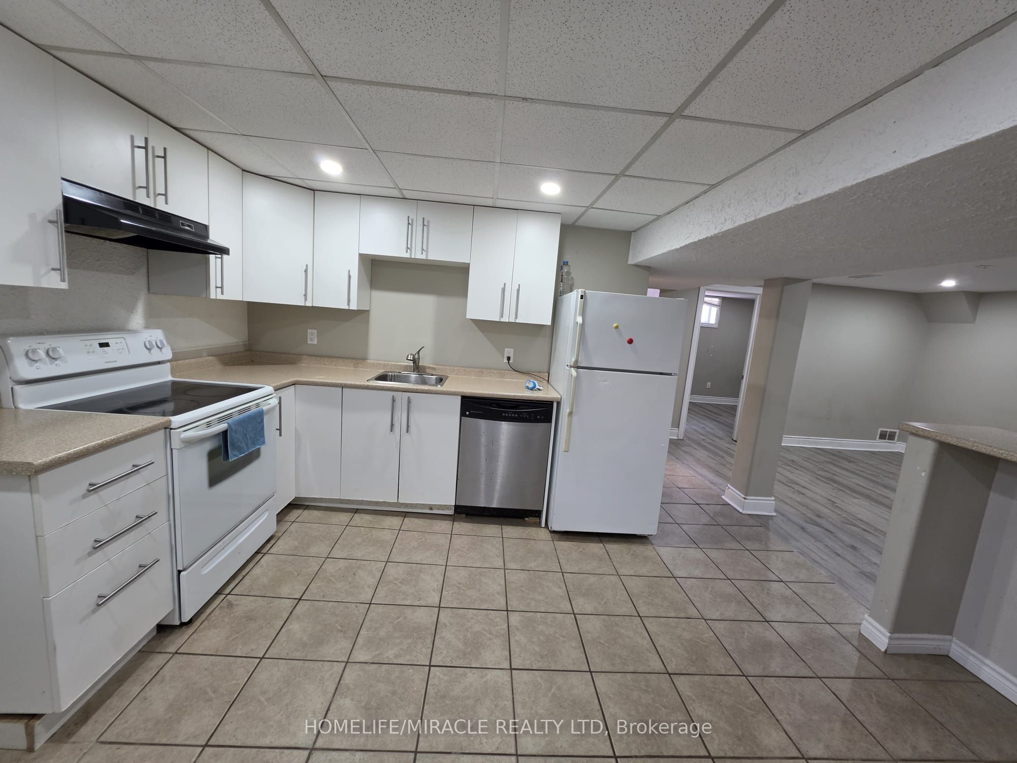 7150 Douglas Crescent Property Photo 11