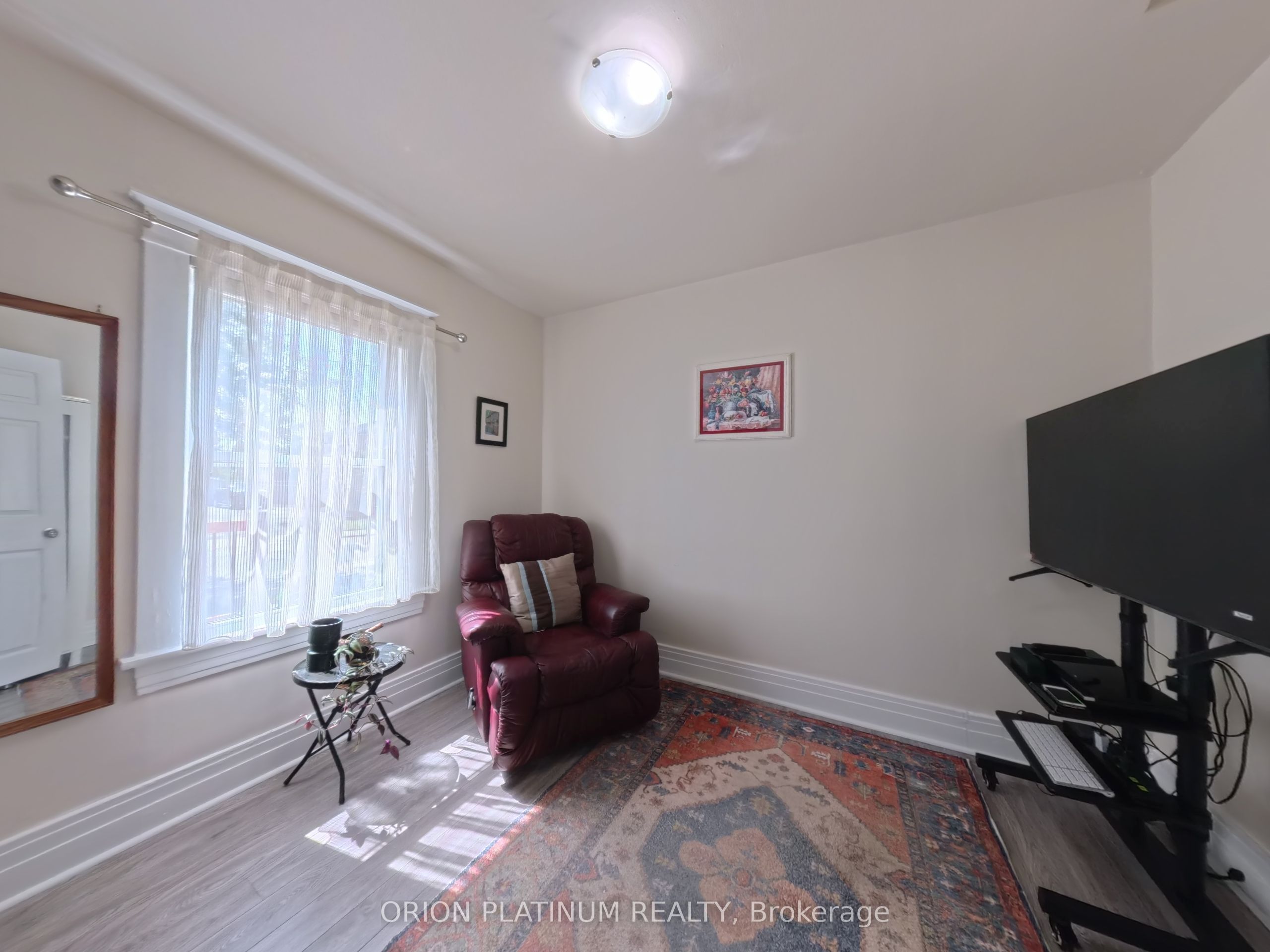 37 Chetwood Street N Property Photo 9