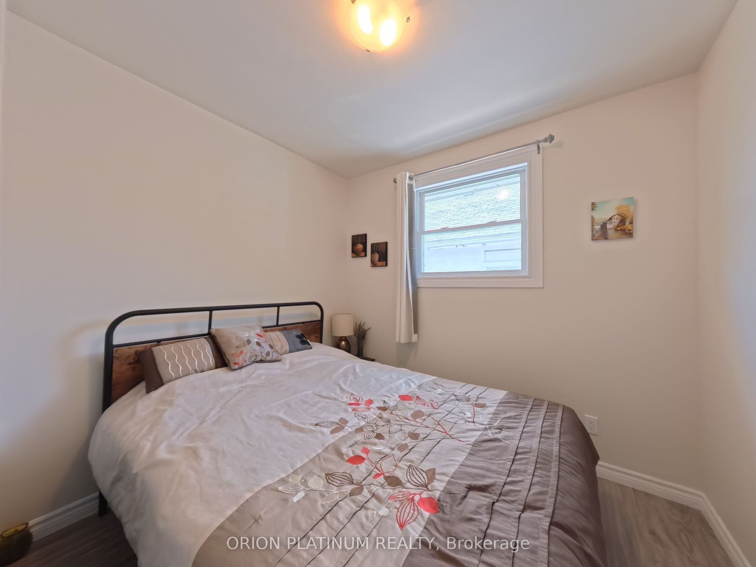 37 Chetwood Street N Property Photo 13