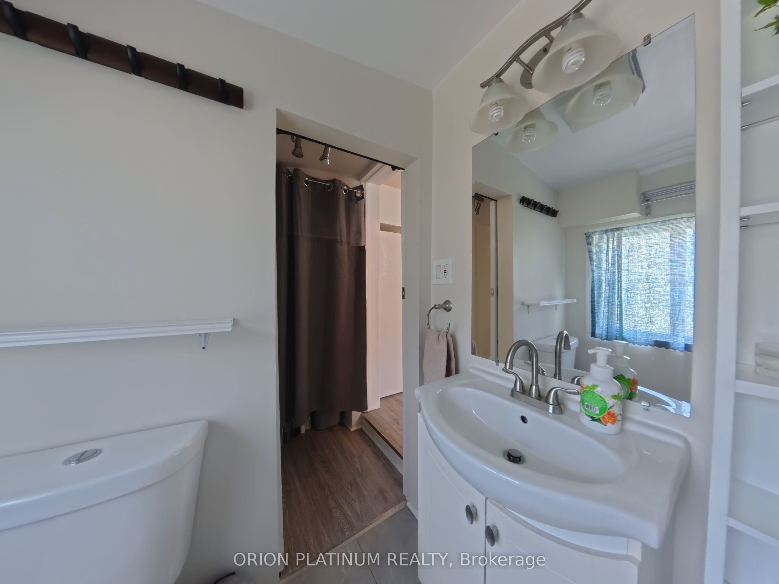37 Chetwood Street N Property Photo 16