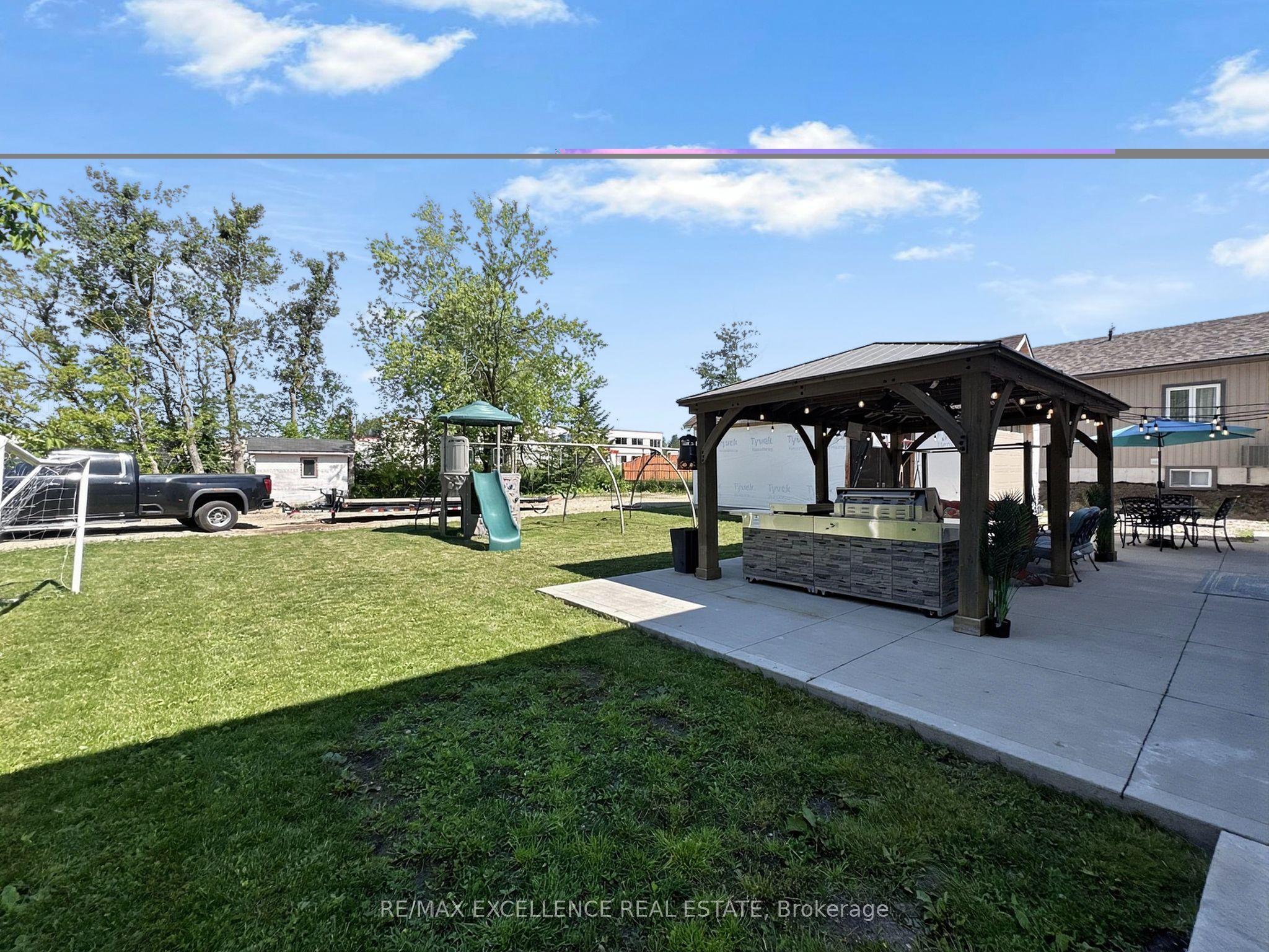 191 Main Street W Property Photo 17