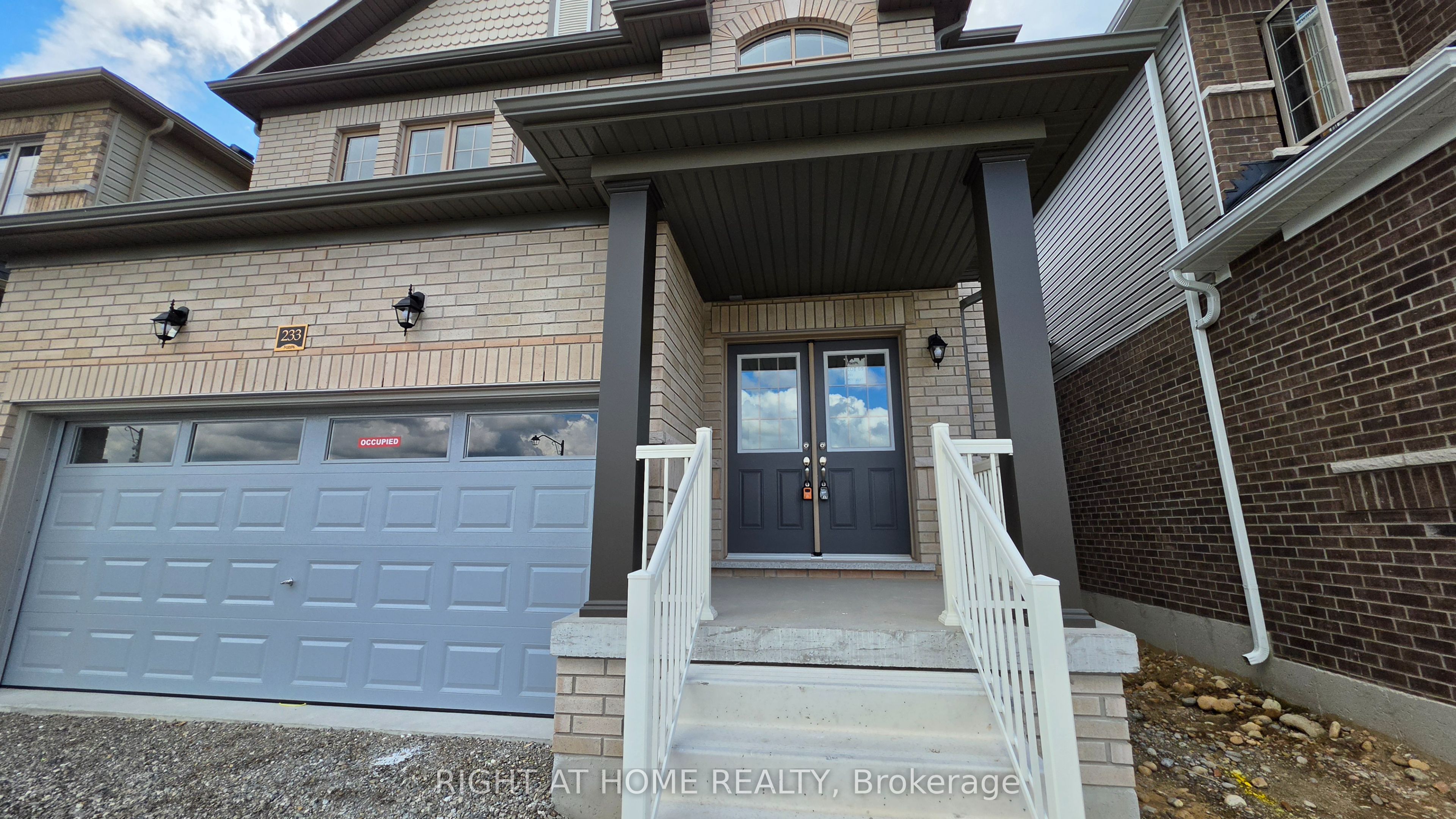 233 Postill Street Property Photo 2
