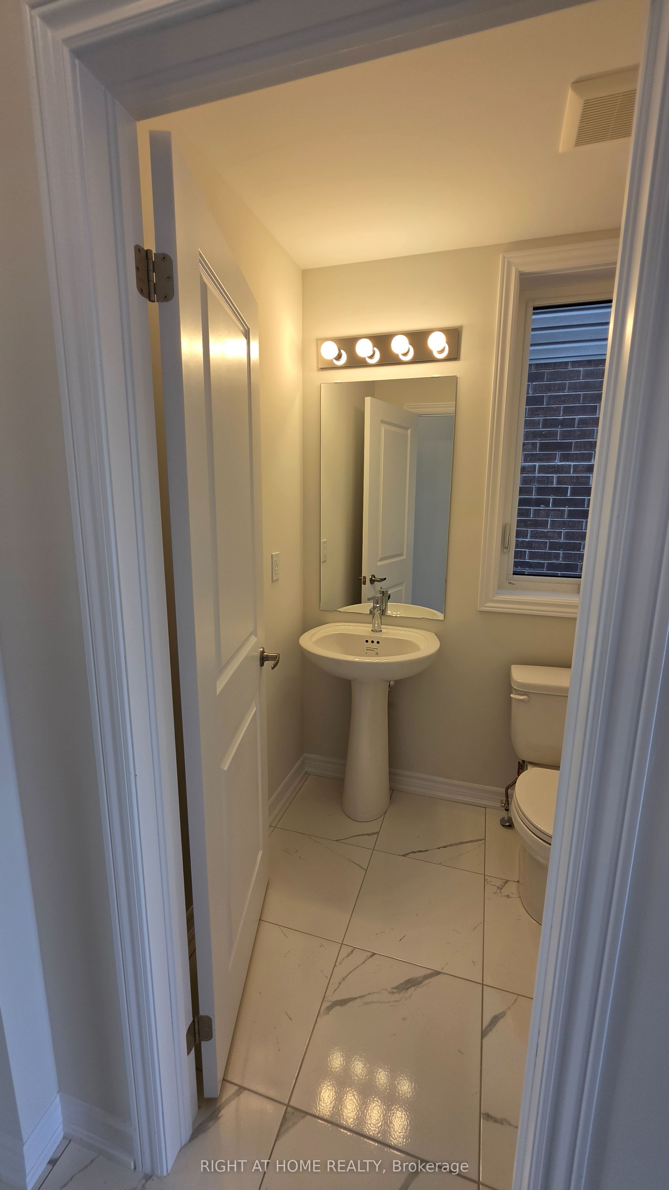 233 Postill Street Property Photo 5