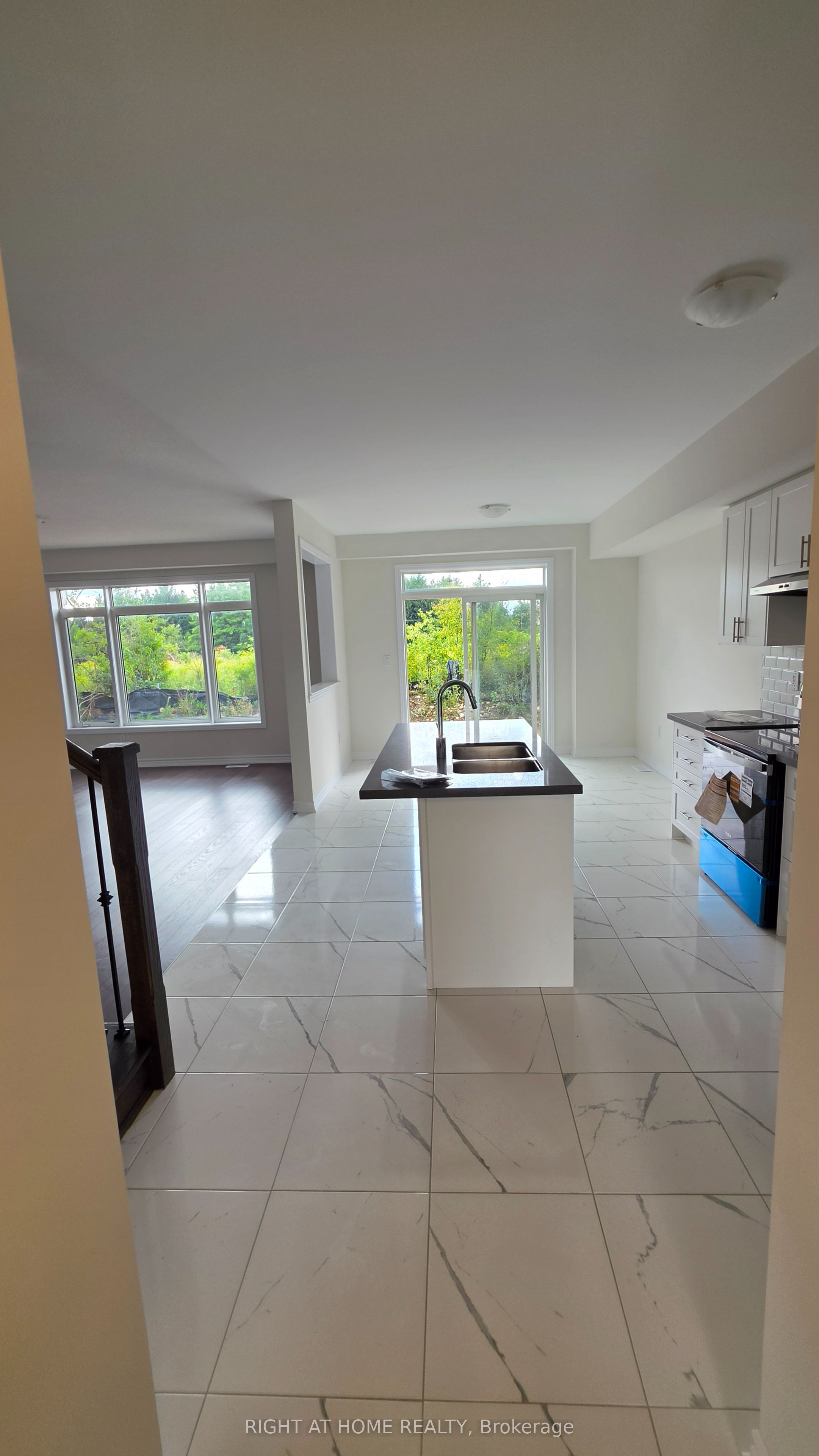 233 Postill Street Property Photo 6