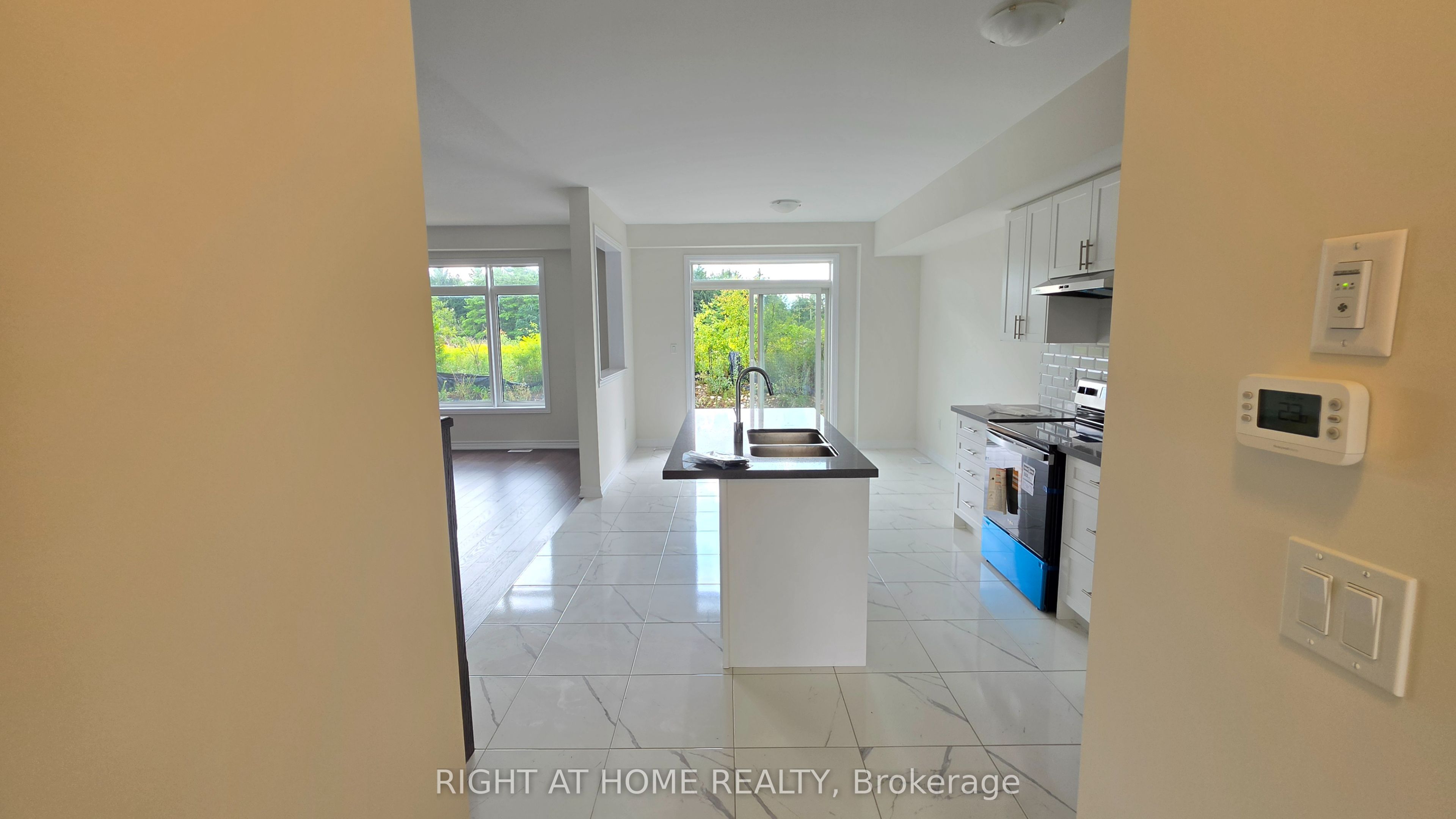 233 Postill Street Property Photo 7