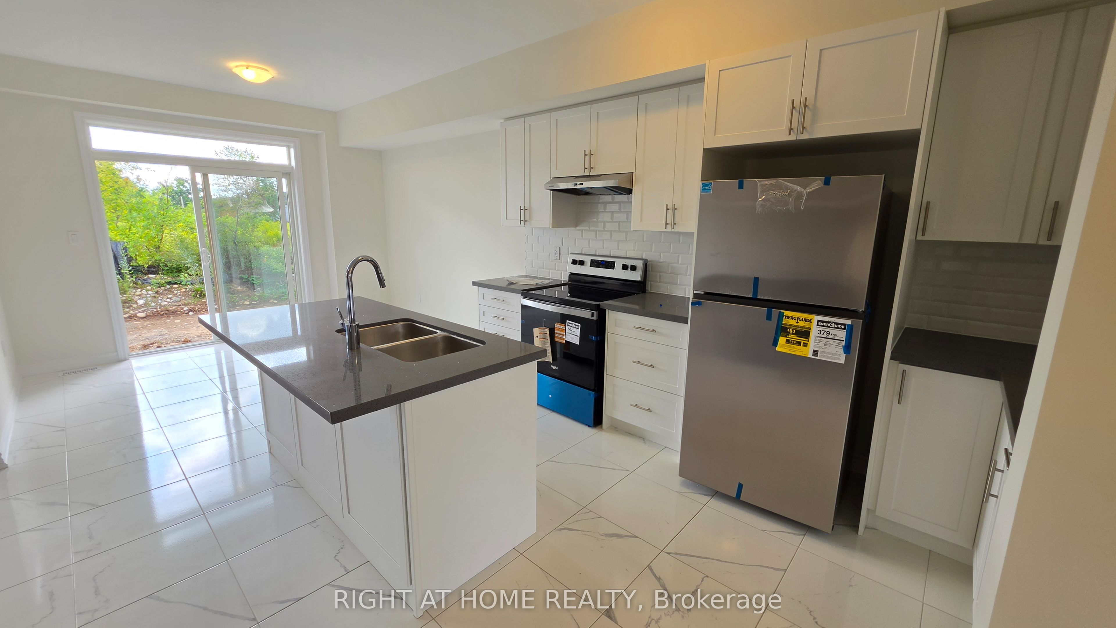 233 Postill Street Property Photo 8