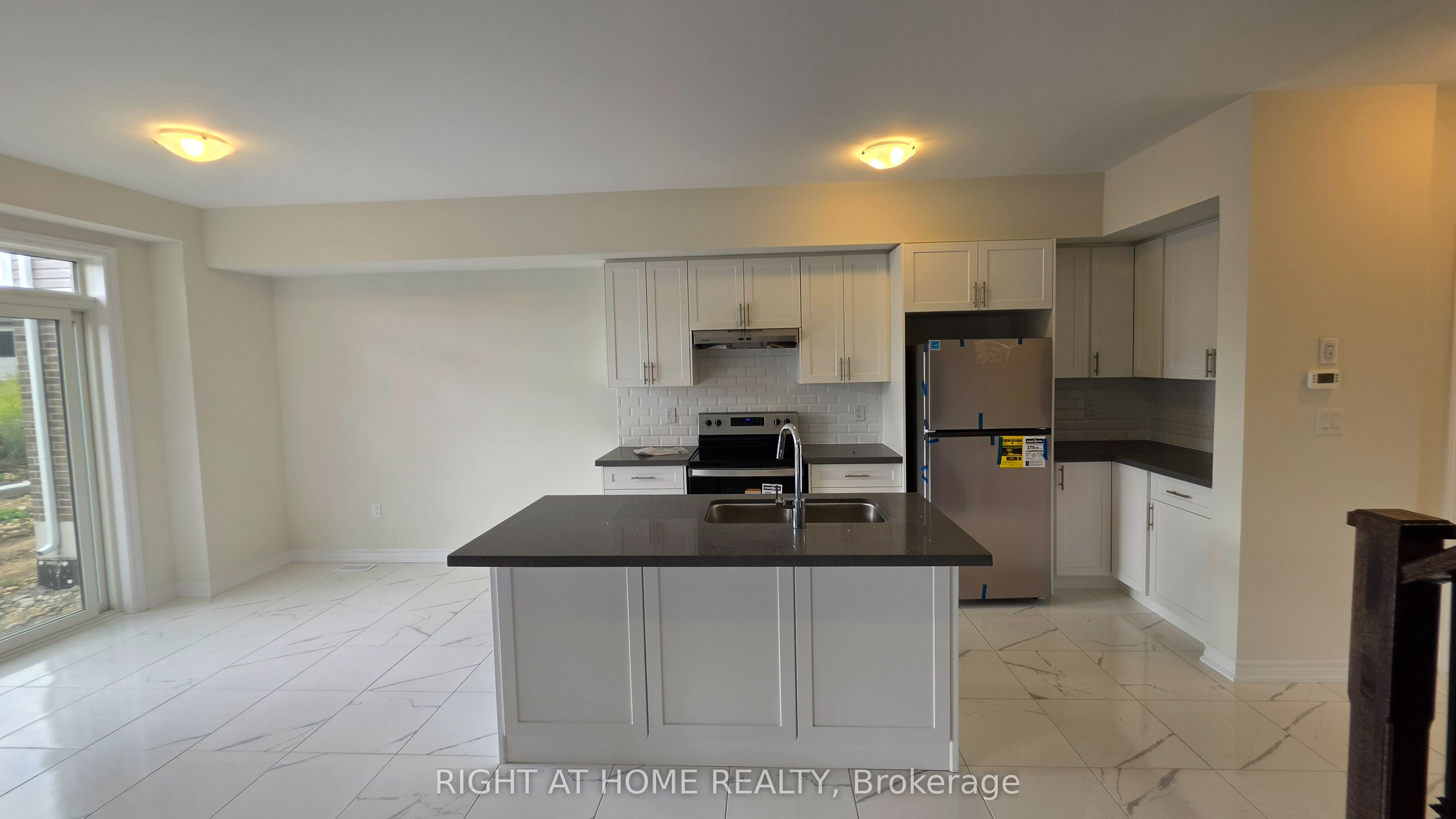 233 Postill Street Property Photo 10