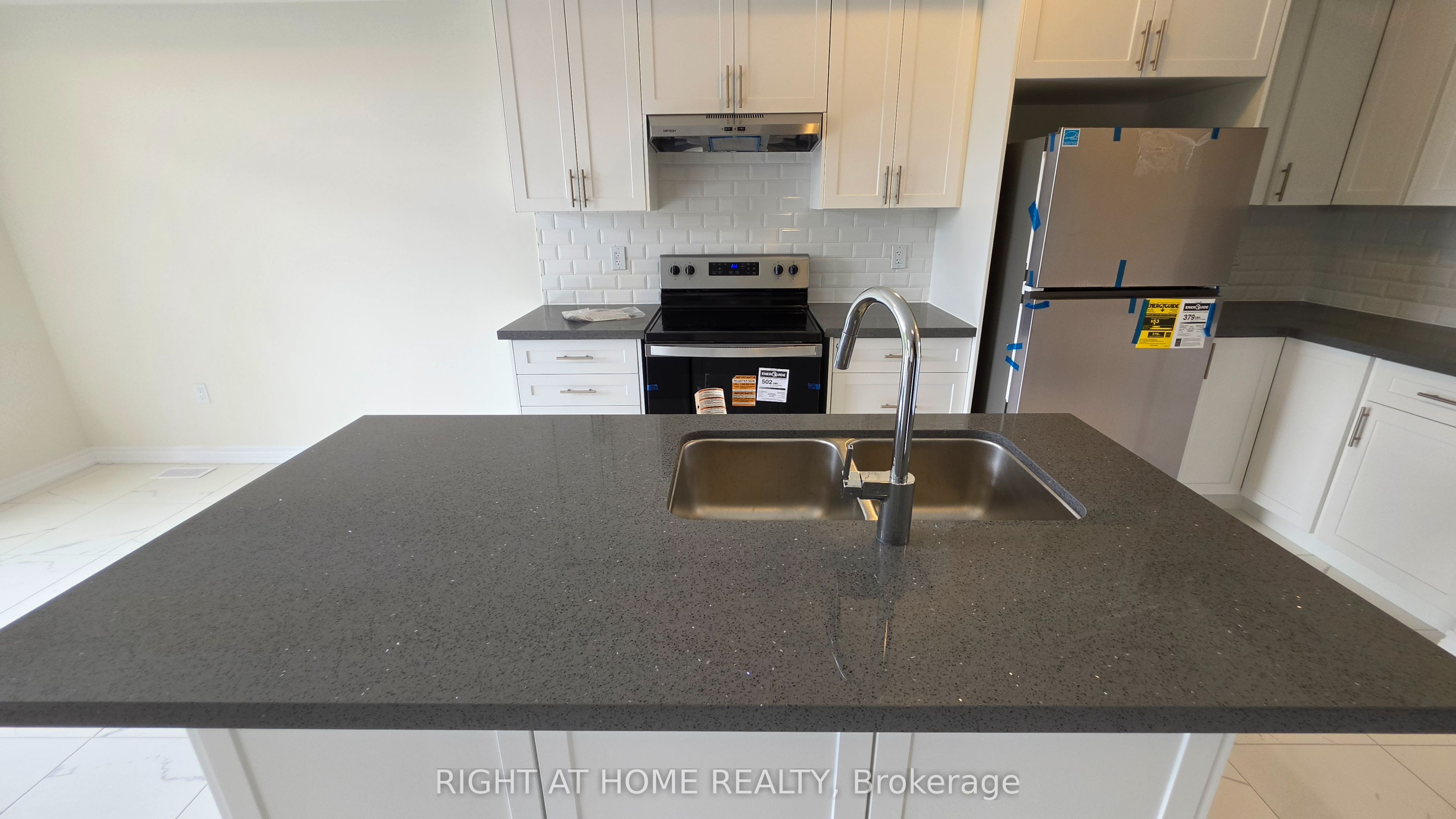 233 Postill Street Property Photo 11