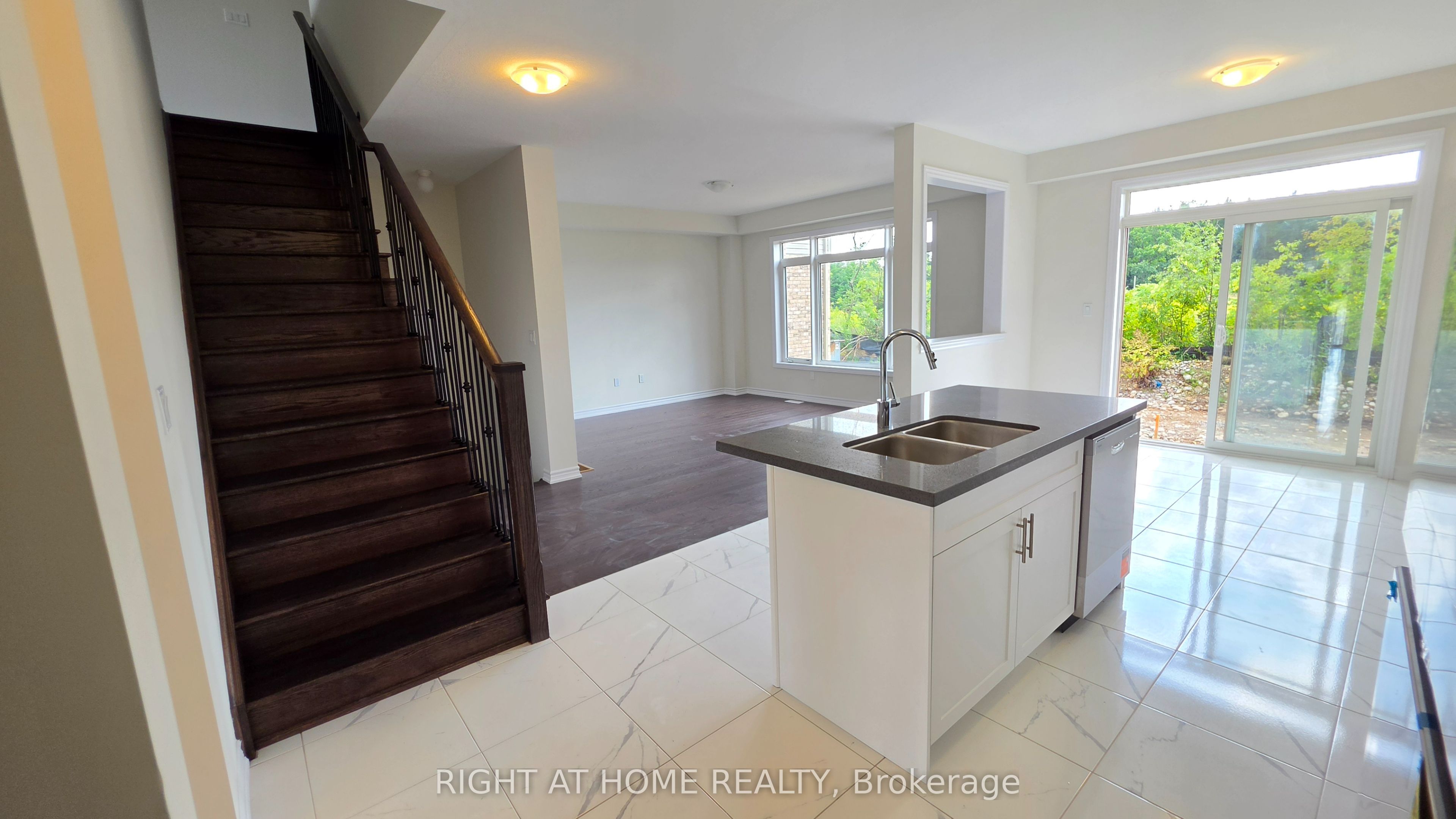 233 Postill Street Property Photo 14