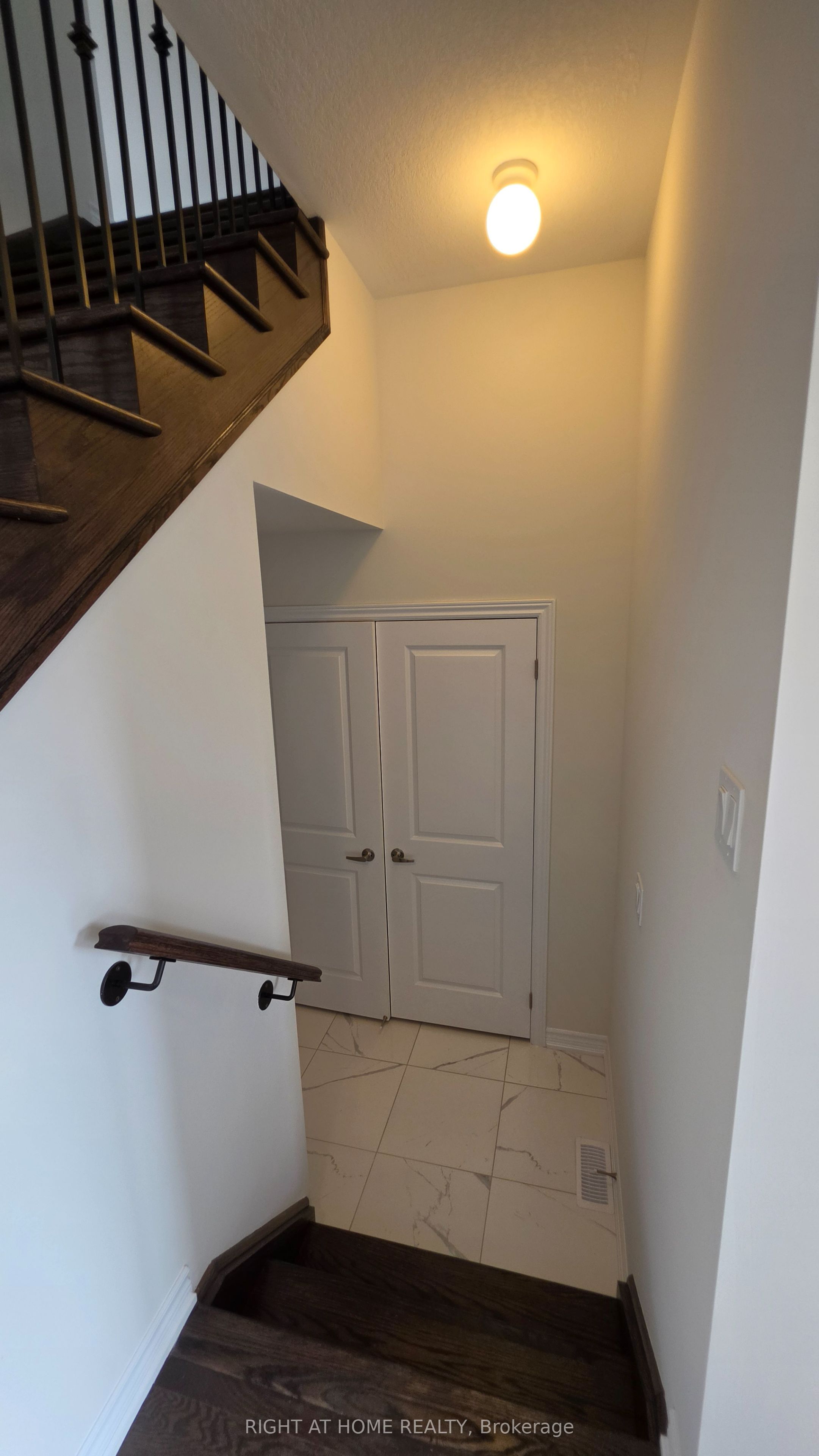 233 Postill Street Property Photo 18