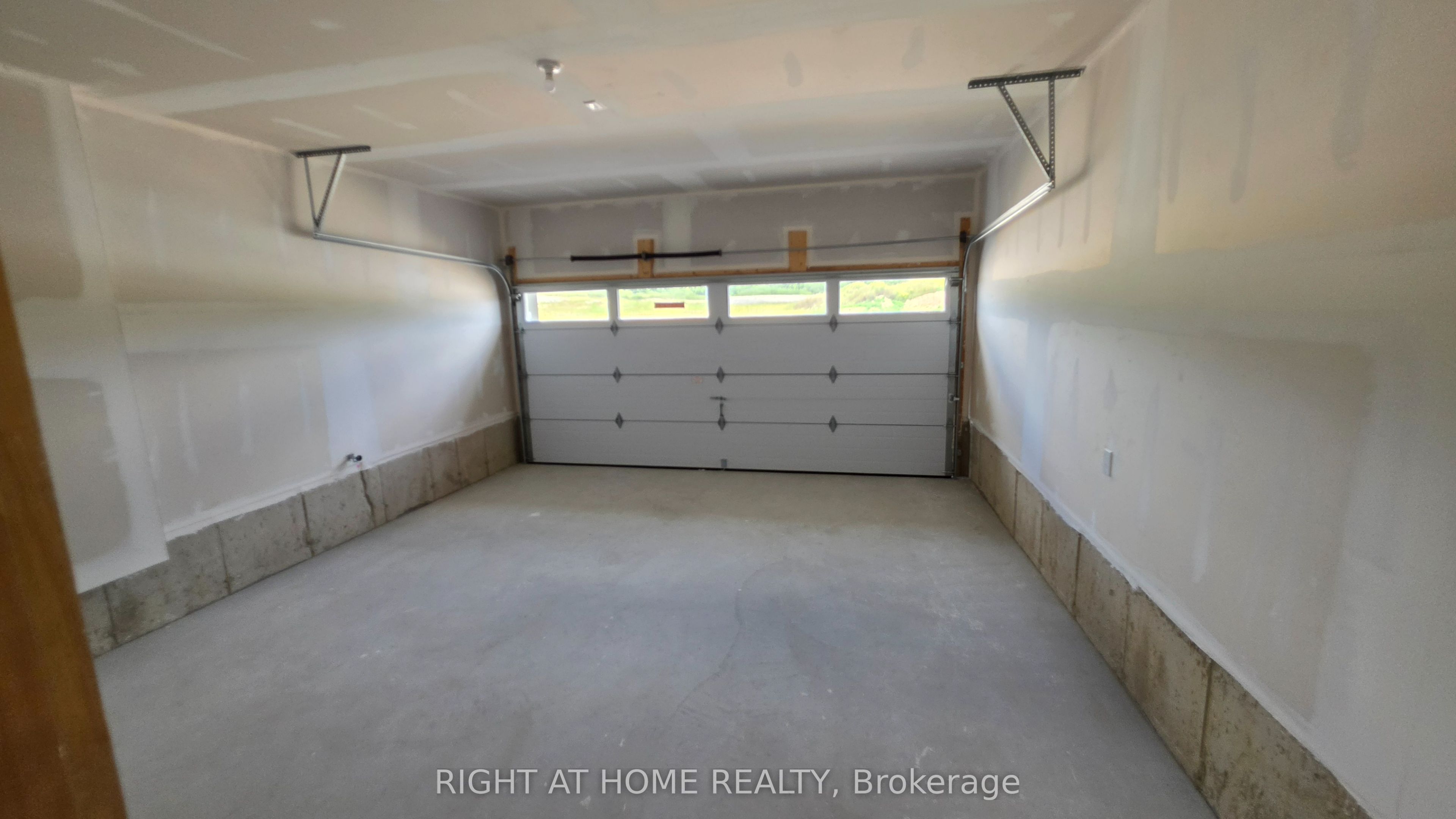 233 Postill Street Property Photo 22
