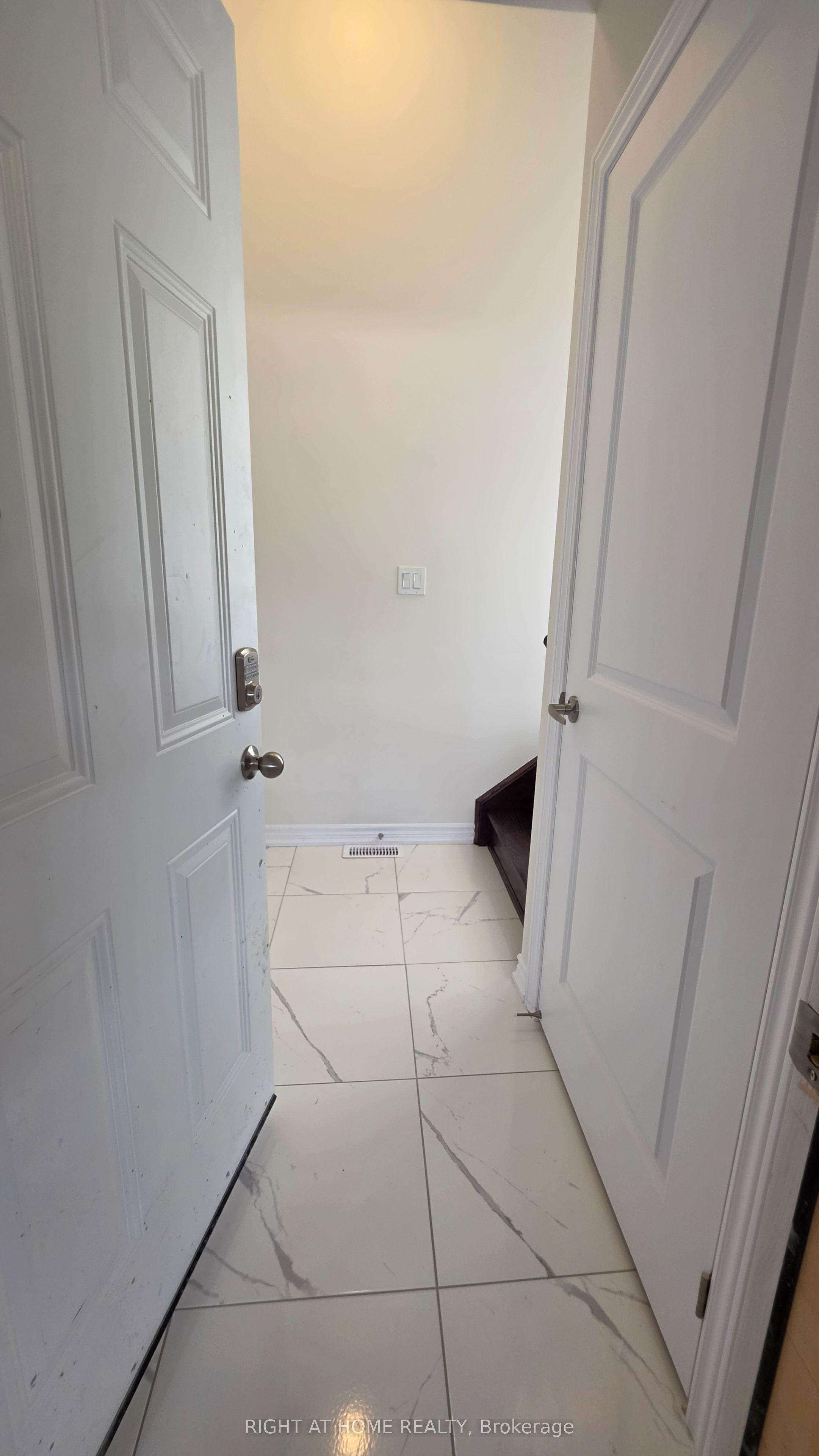 233 Postill Street Property Photo 23