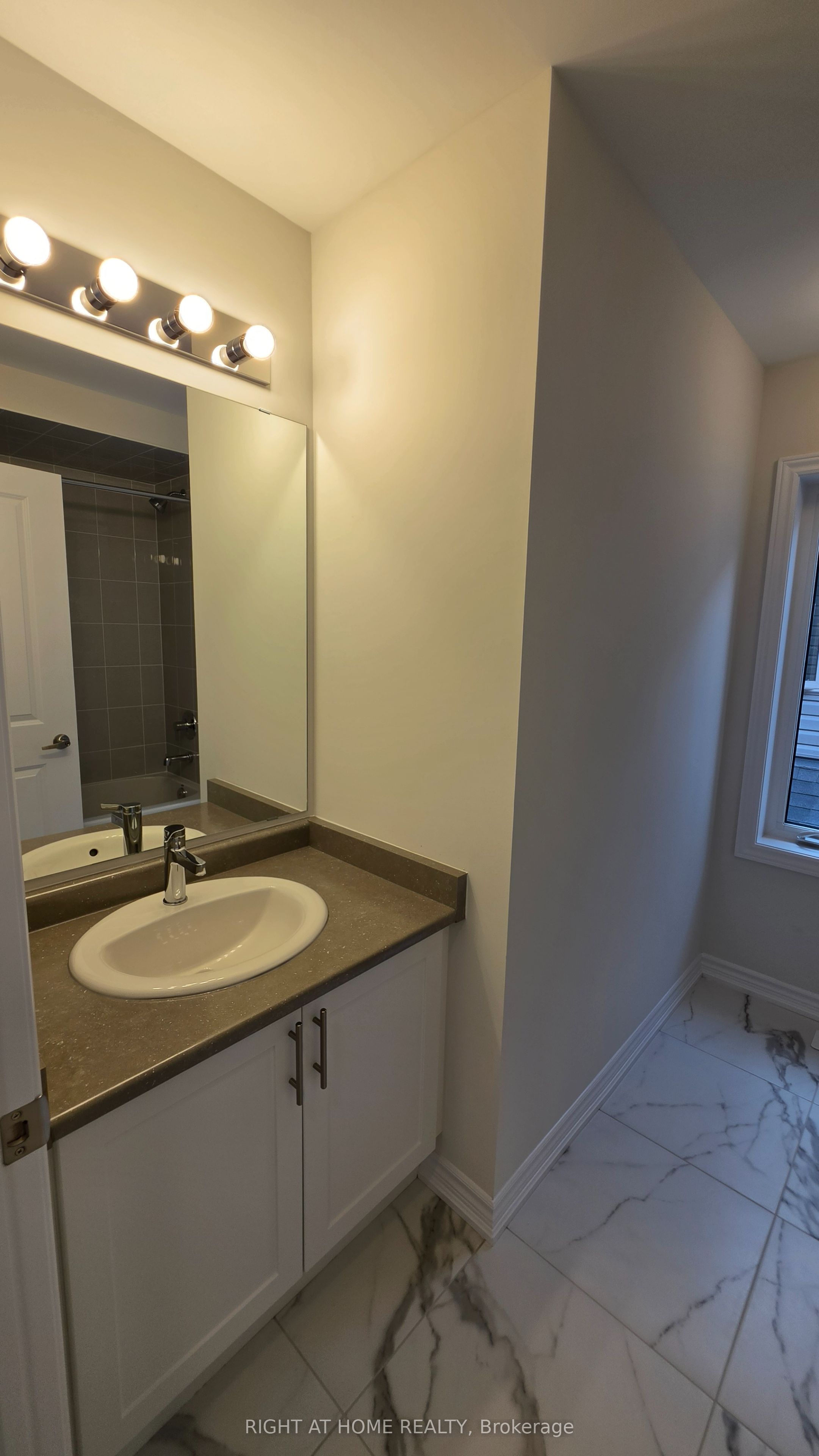 233 Postill Street Property Photo 28