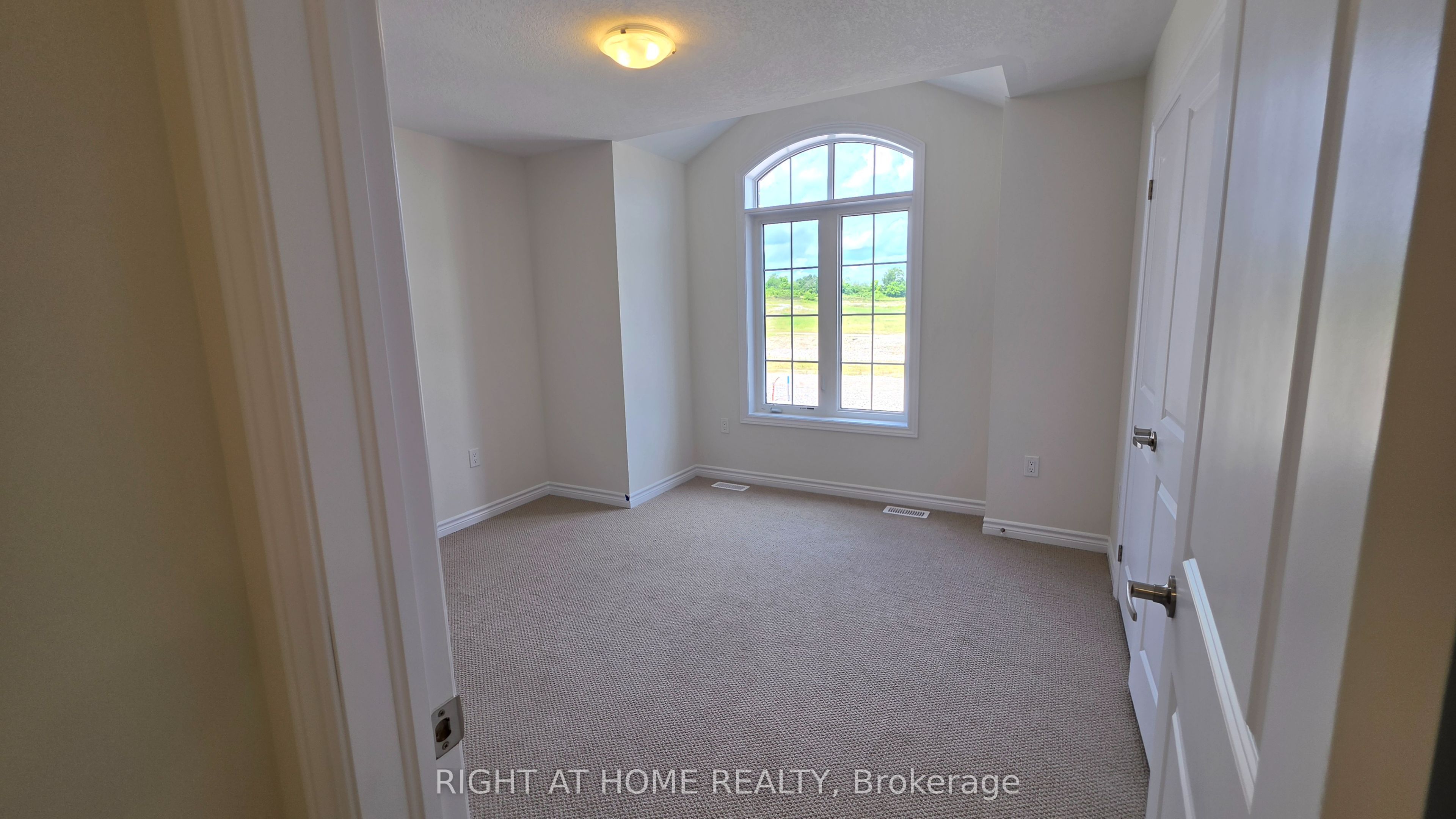 233 Postill Street Property Photo 32