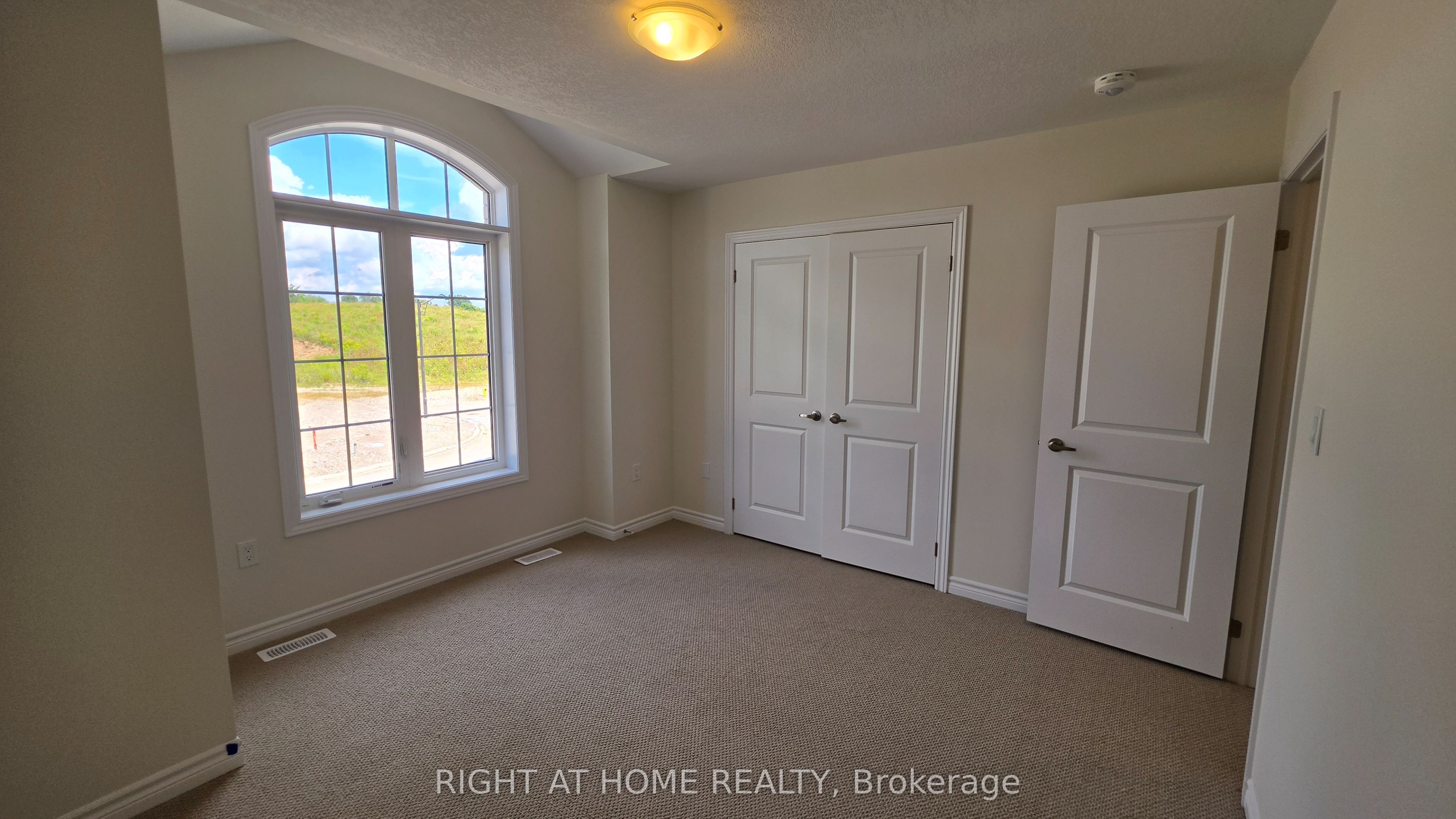 233 Postill Street Property Photo 33