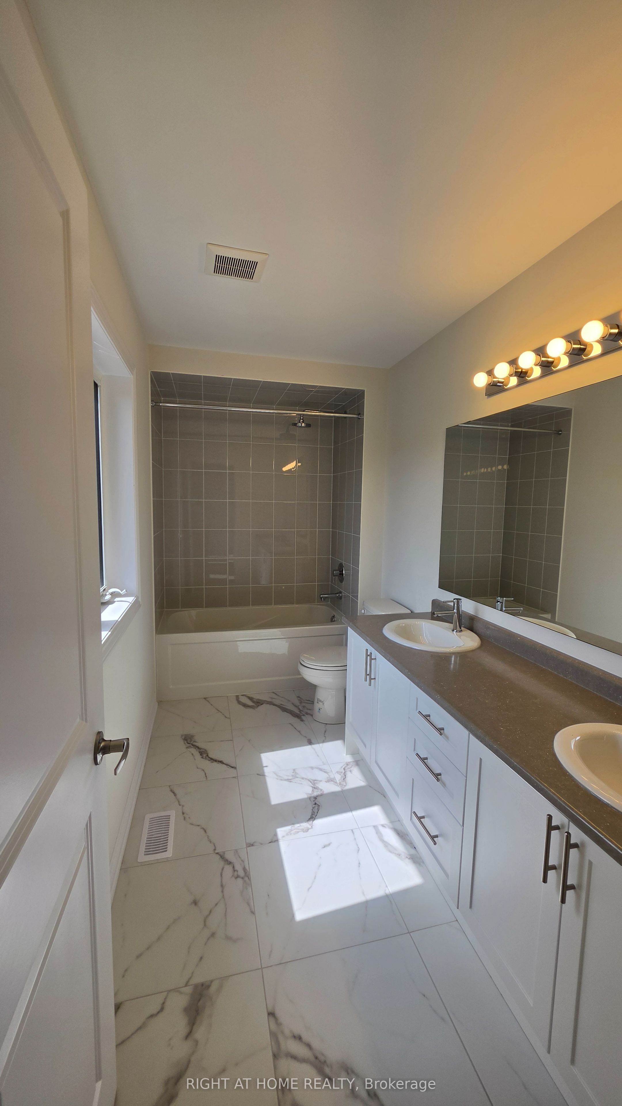 233 Postill Street Property Photo 44