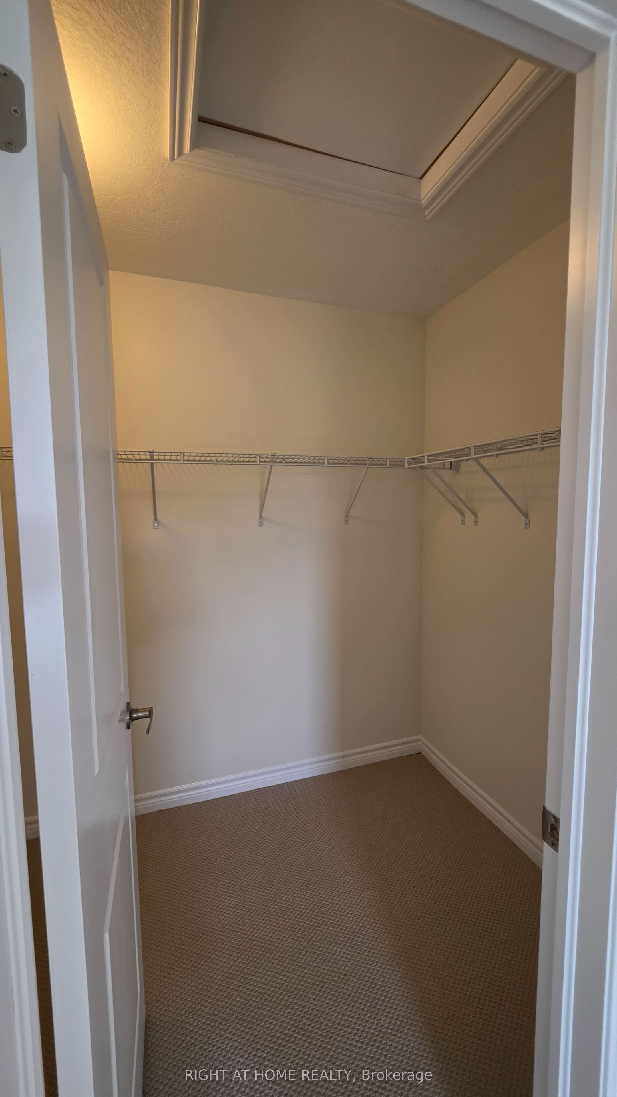 233 Postill Street Property Photo 47