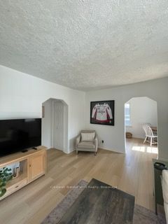 16 Queen Street N 1 Property Photo 4
