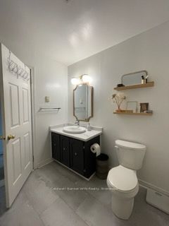 16 Queen Street N 1 Property Photo 11