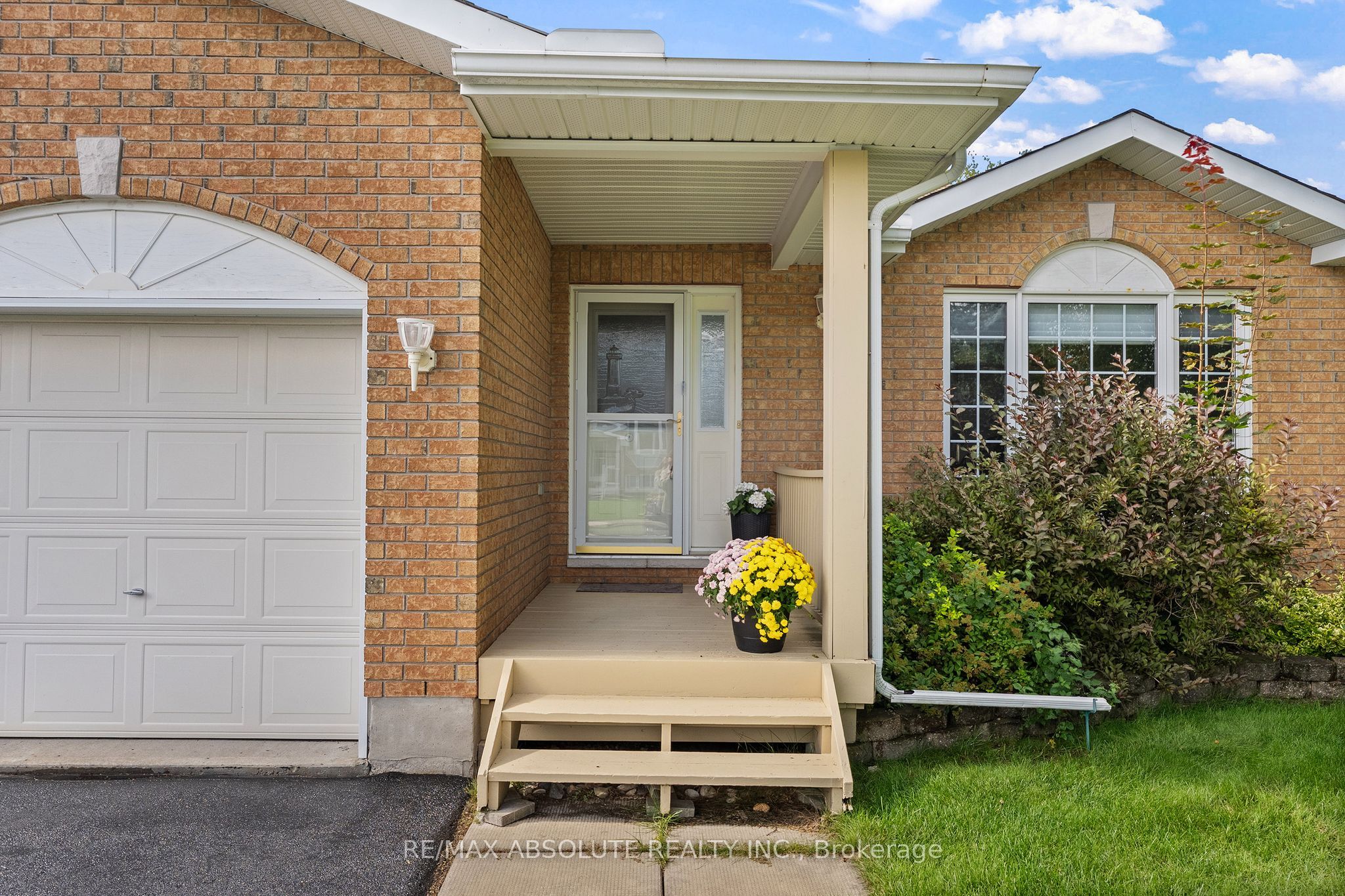 1 River Ridge Crescent Property Photo 2