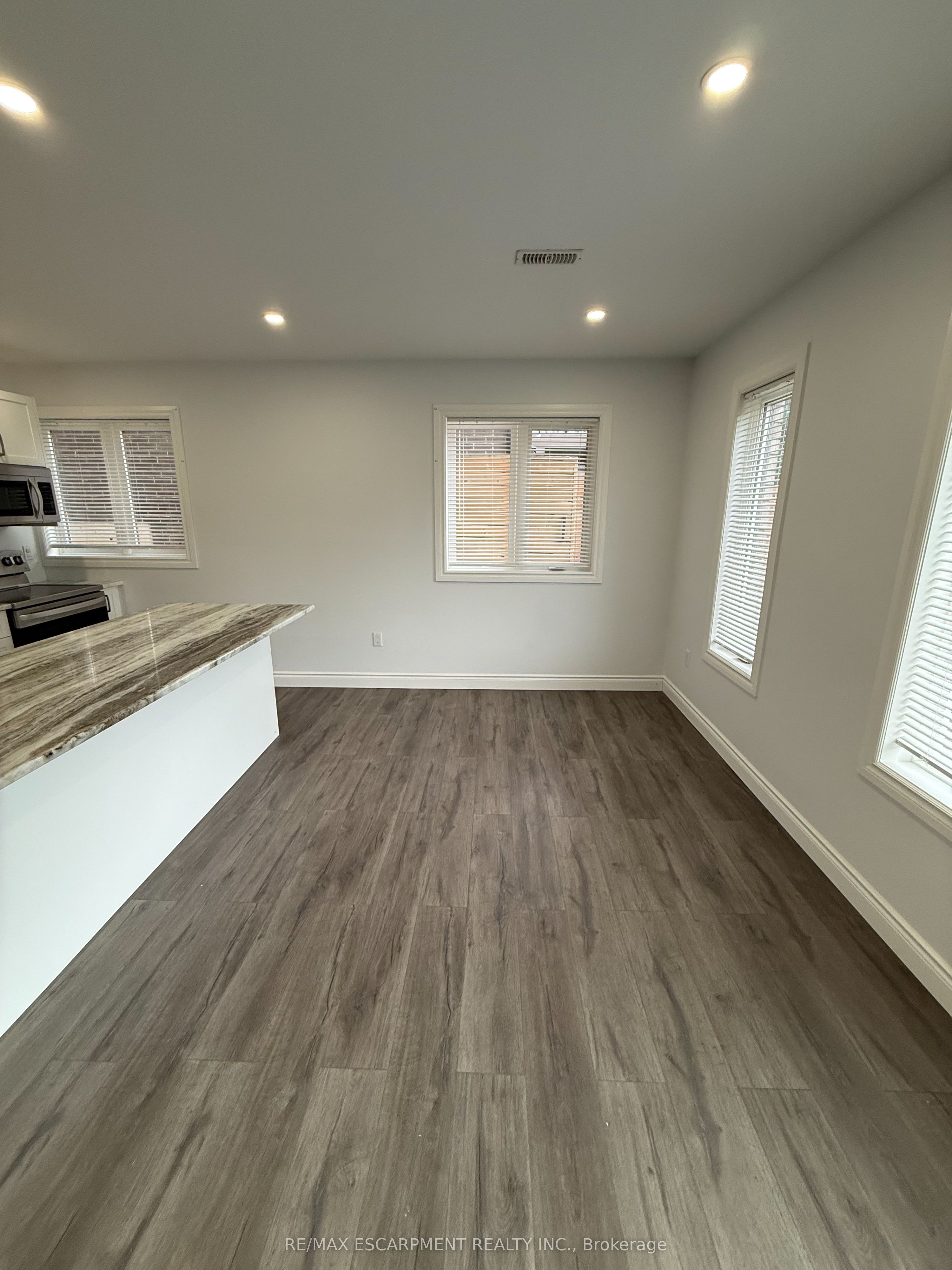 27 Deerfield Lane Lower Property Photo 11