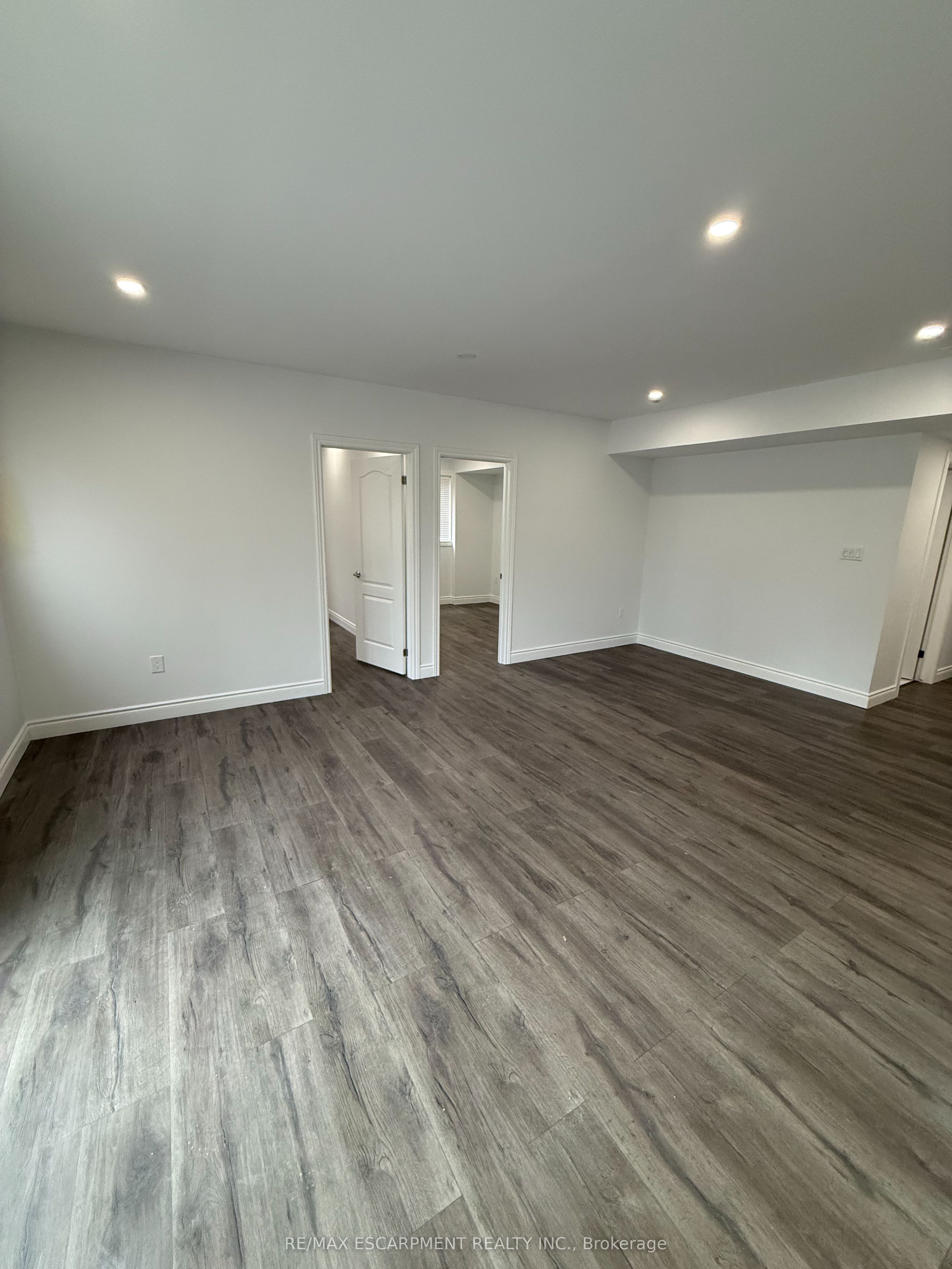 27 Deerfield Lane Lower Property Photo 13