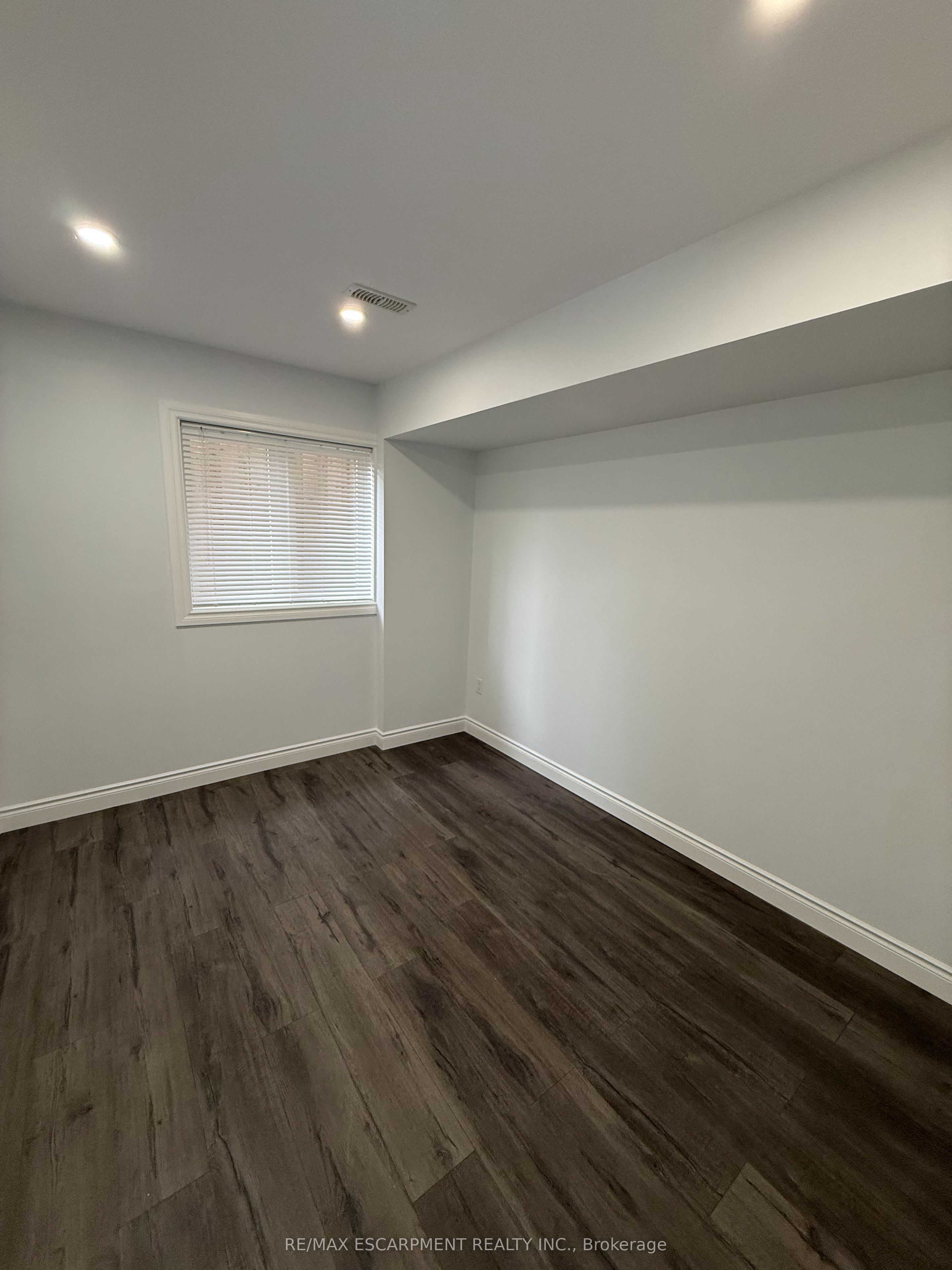 27 Deerfield Lane Lower Property Photo 15