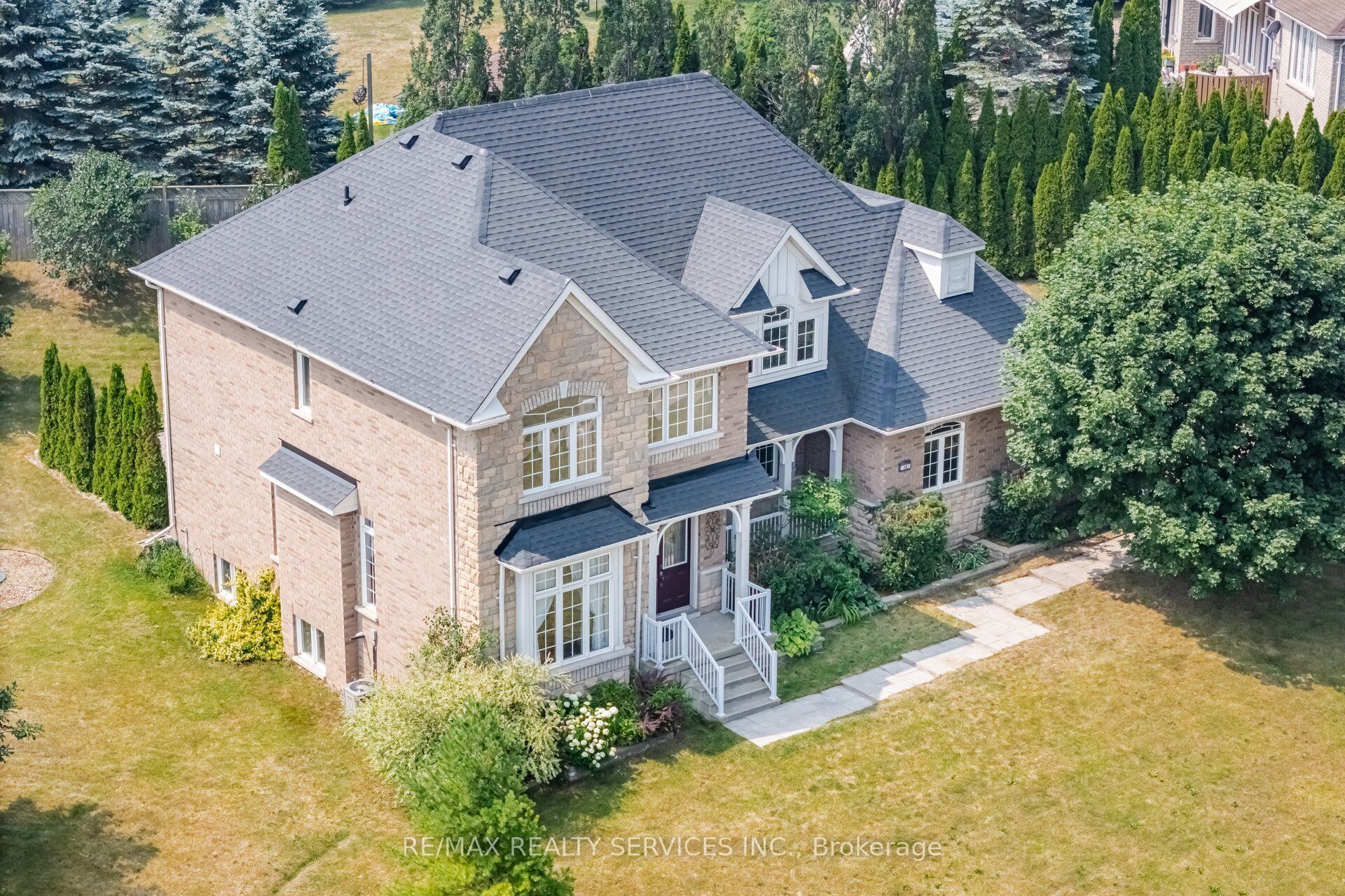 15 Upper Canada Drive Property Photo 2