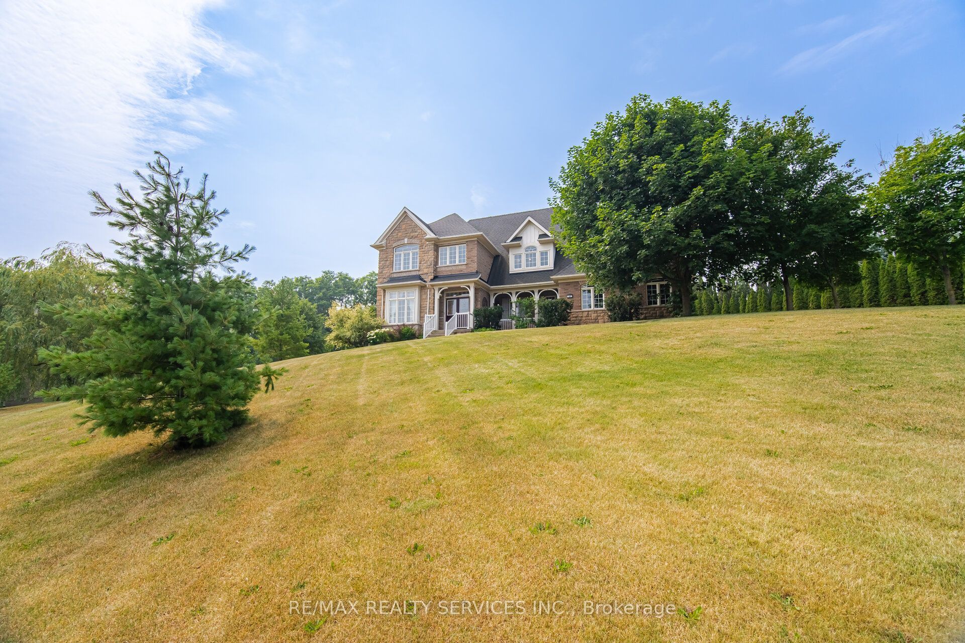 15 Upper Canada Drive Property Photo 3