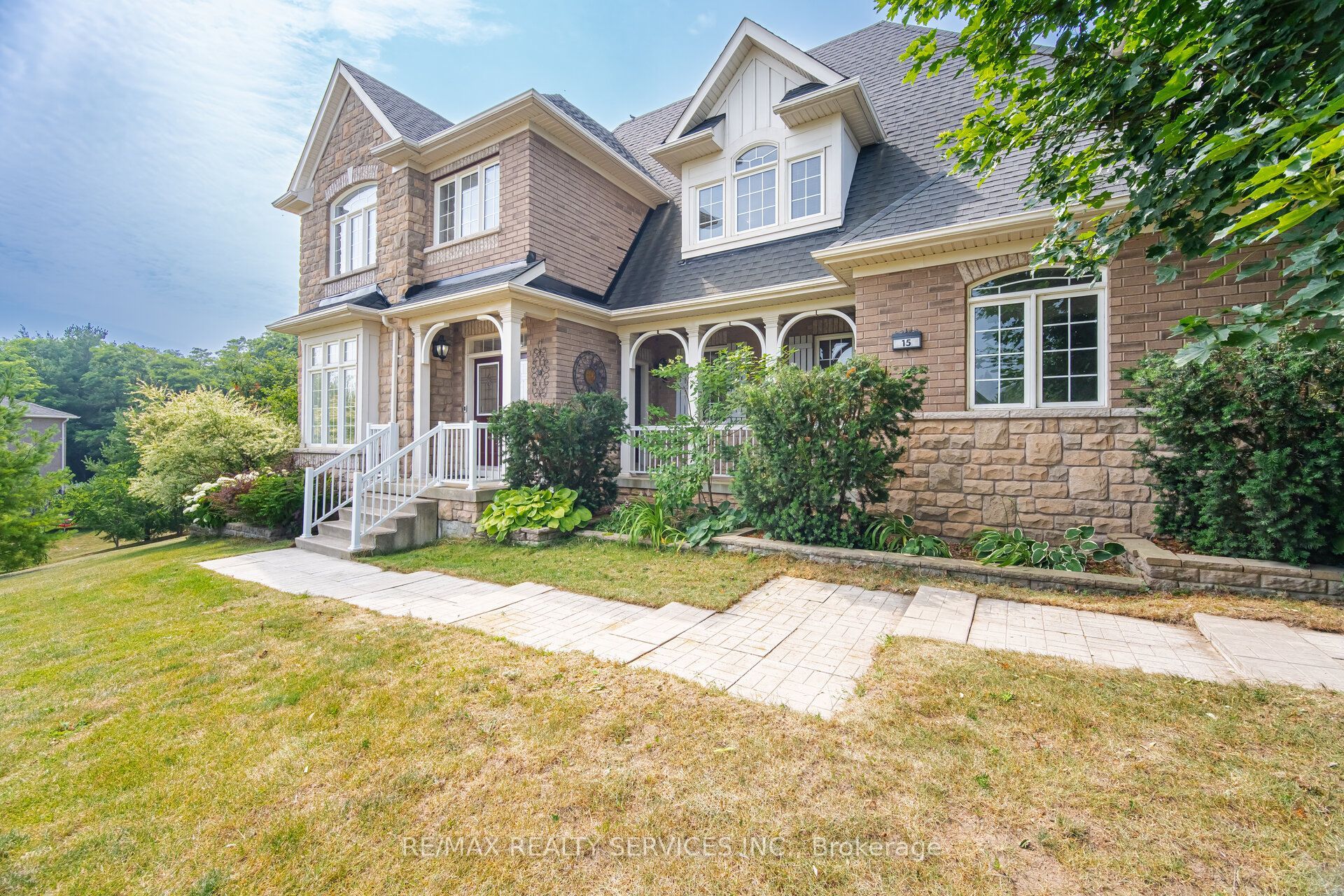 15 Upper Canada Drive Property Photo 4