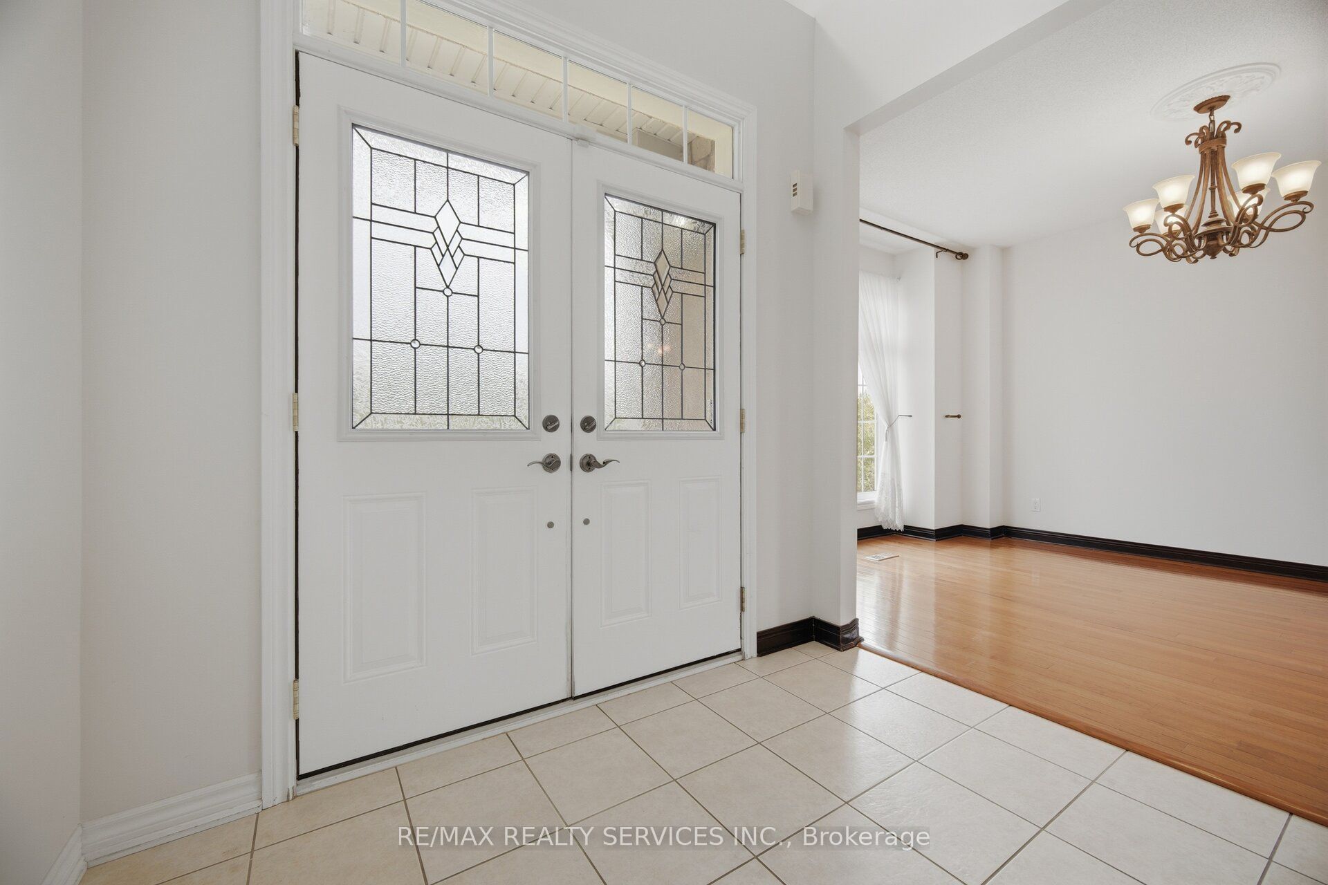 15 Upper Canada Drive Property Photo 6