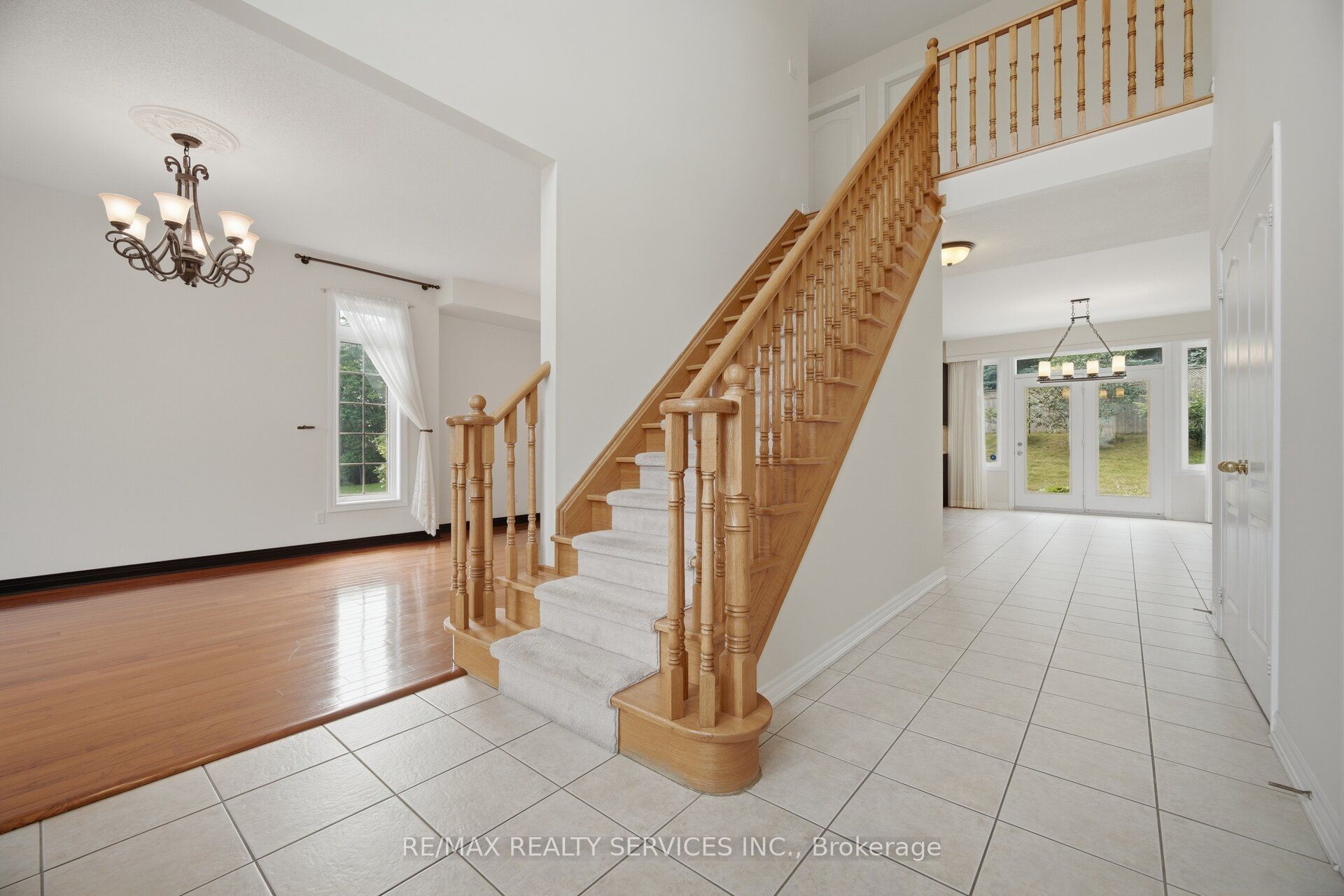 15 Upper Canada Drive Property Photo 7
