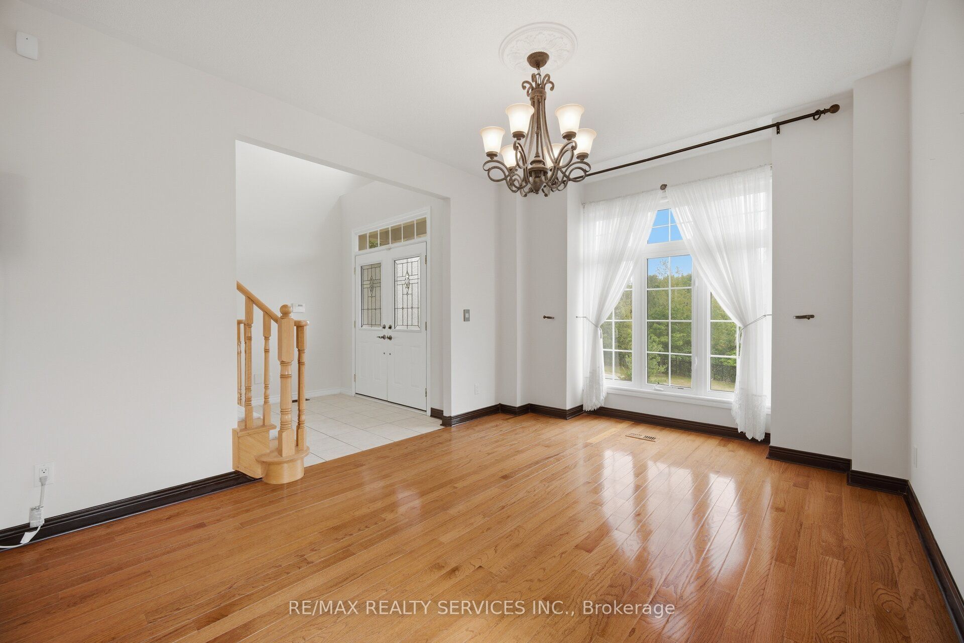15 Upper Canada Drive Property Photo 9