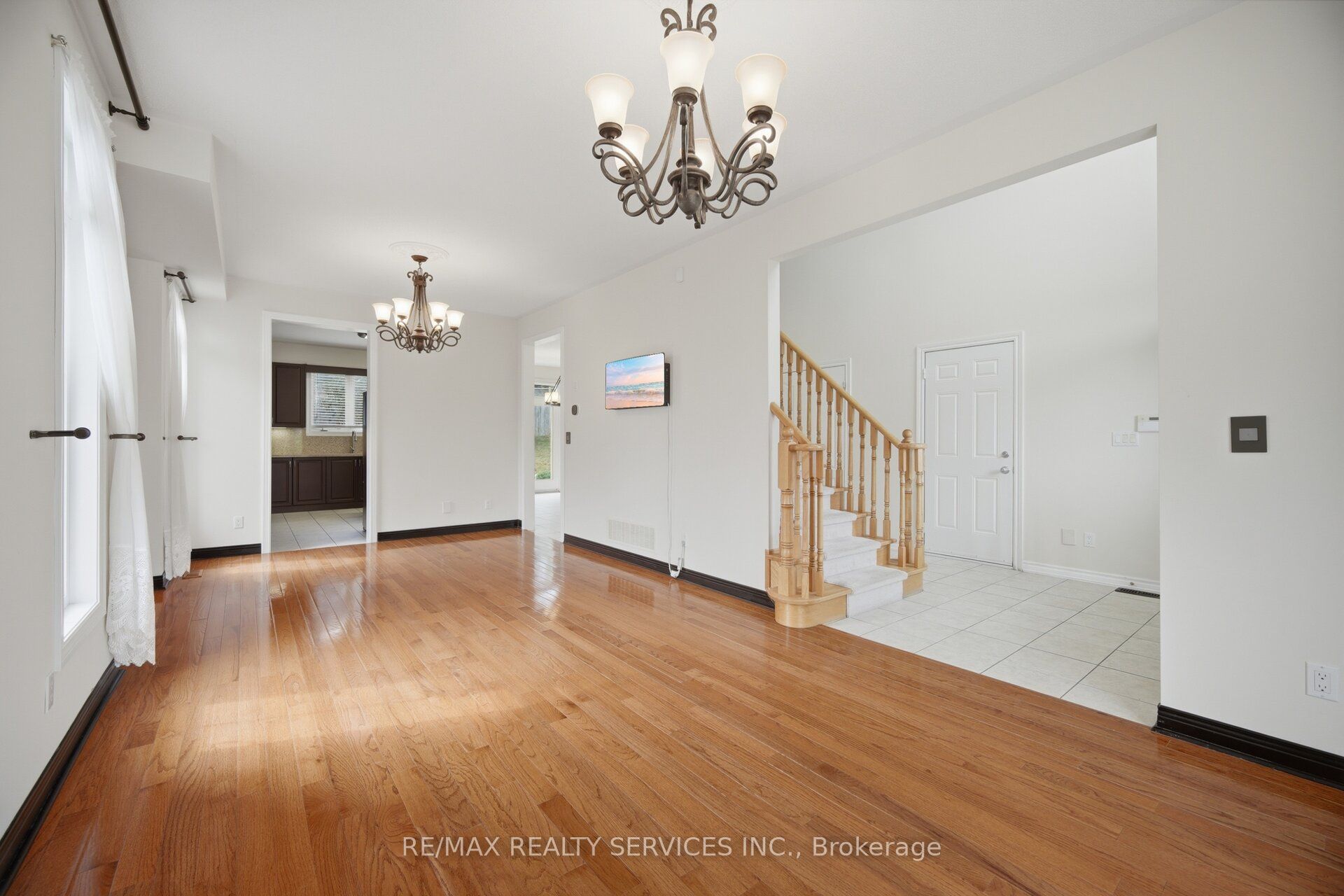 15 Upper Canada Drive Property Photo 10
