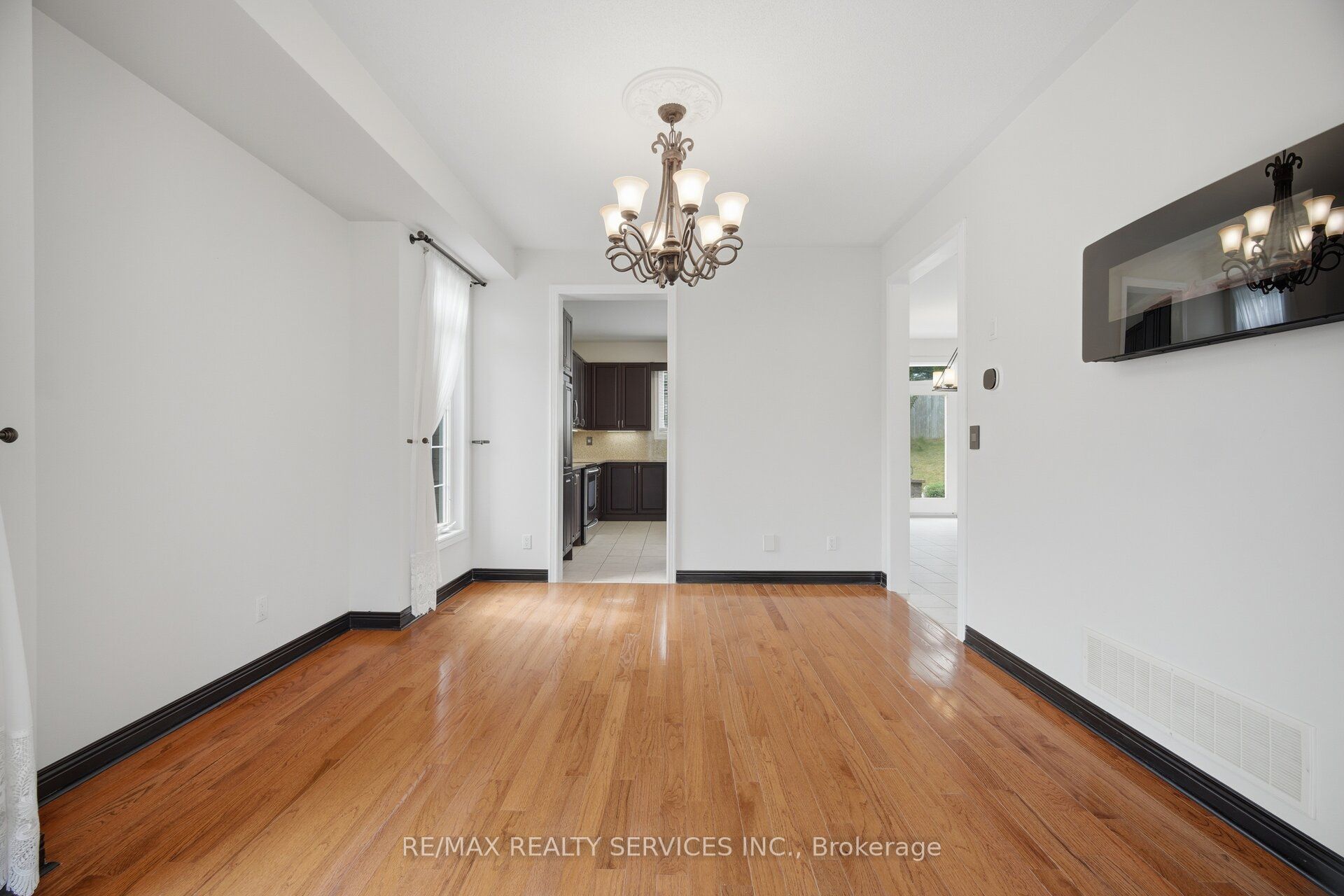 15 Upper Canada Drive Property Photo 11