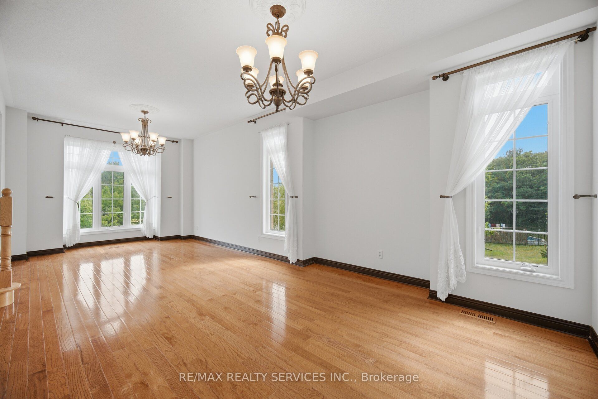 15 Upper Canada Drive Property Photo 12