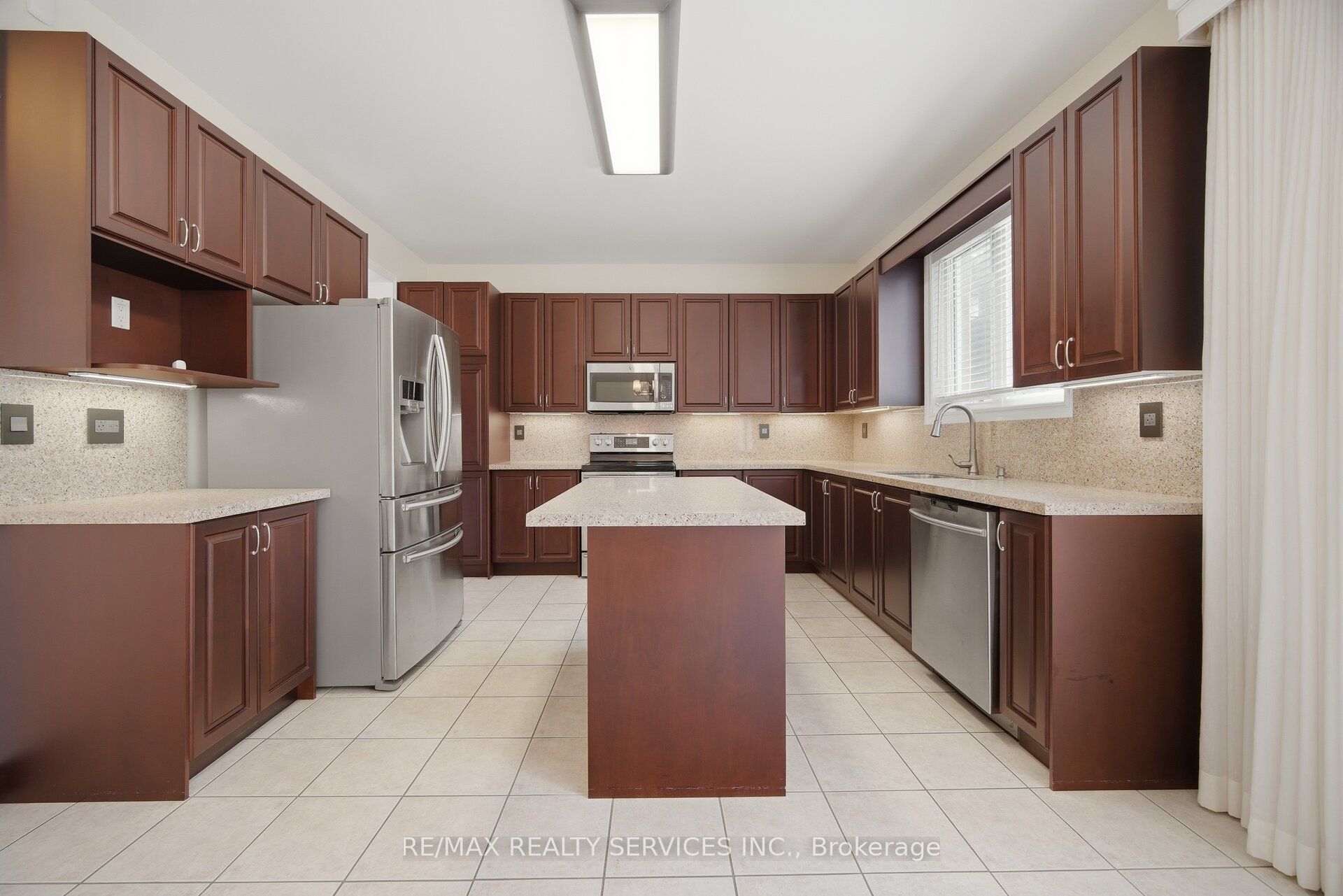 15 Upper Canada Drive Property Photo 13