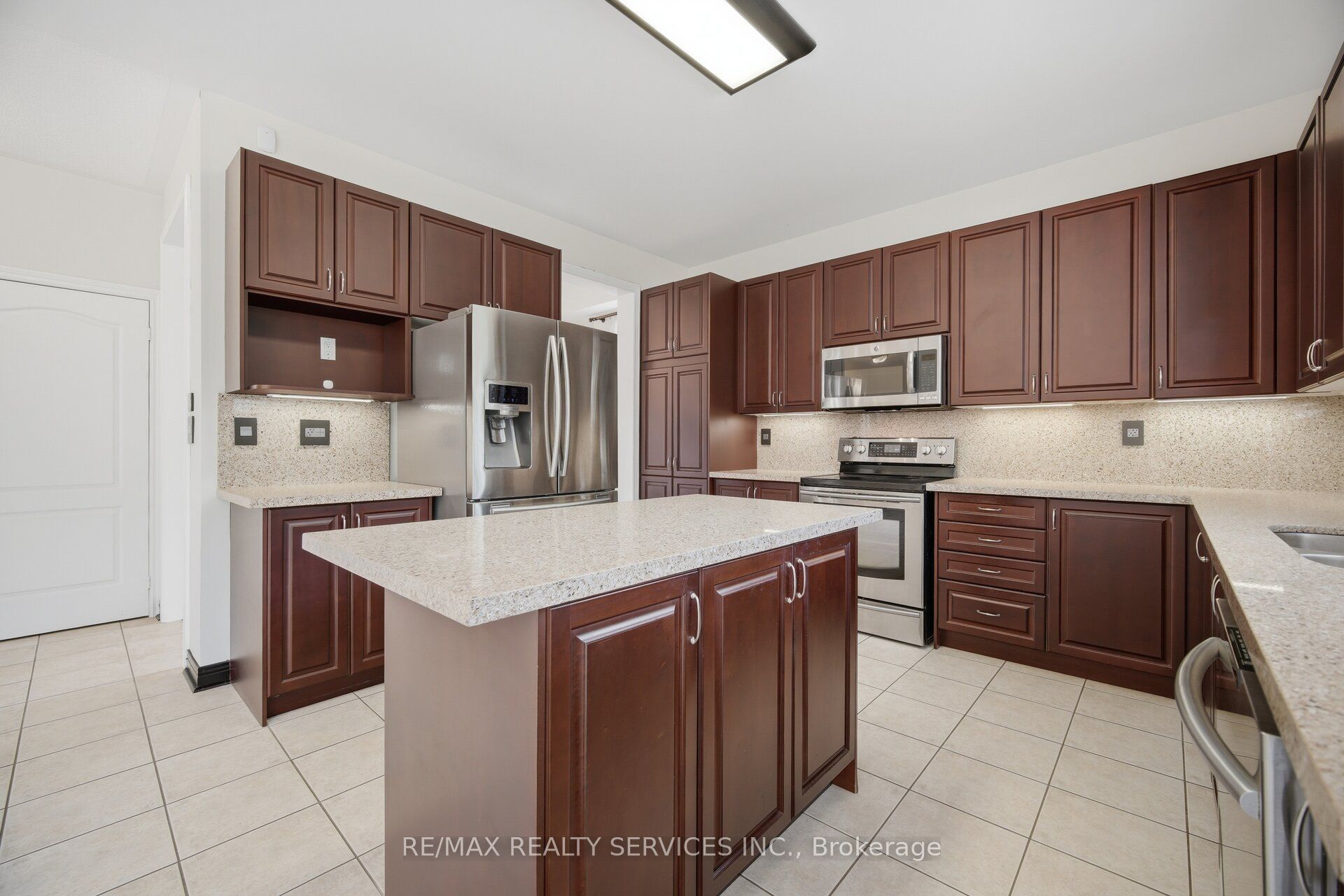 15 Upper Canada Drive Property Photo 15