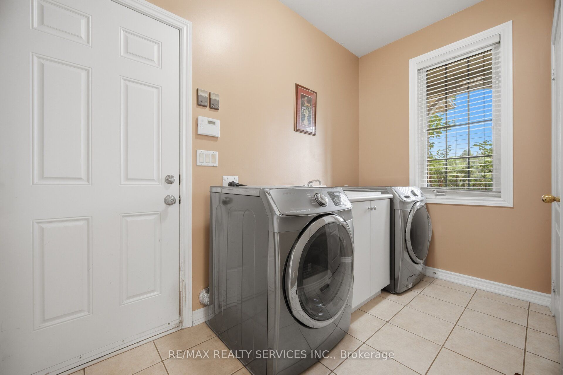 15 Upper Canada Drive Property Photo 25